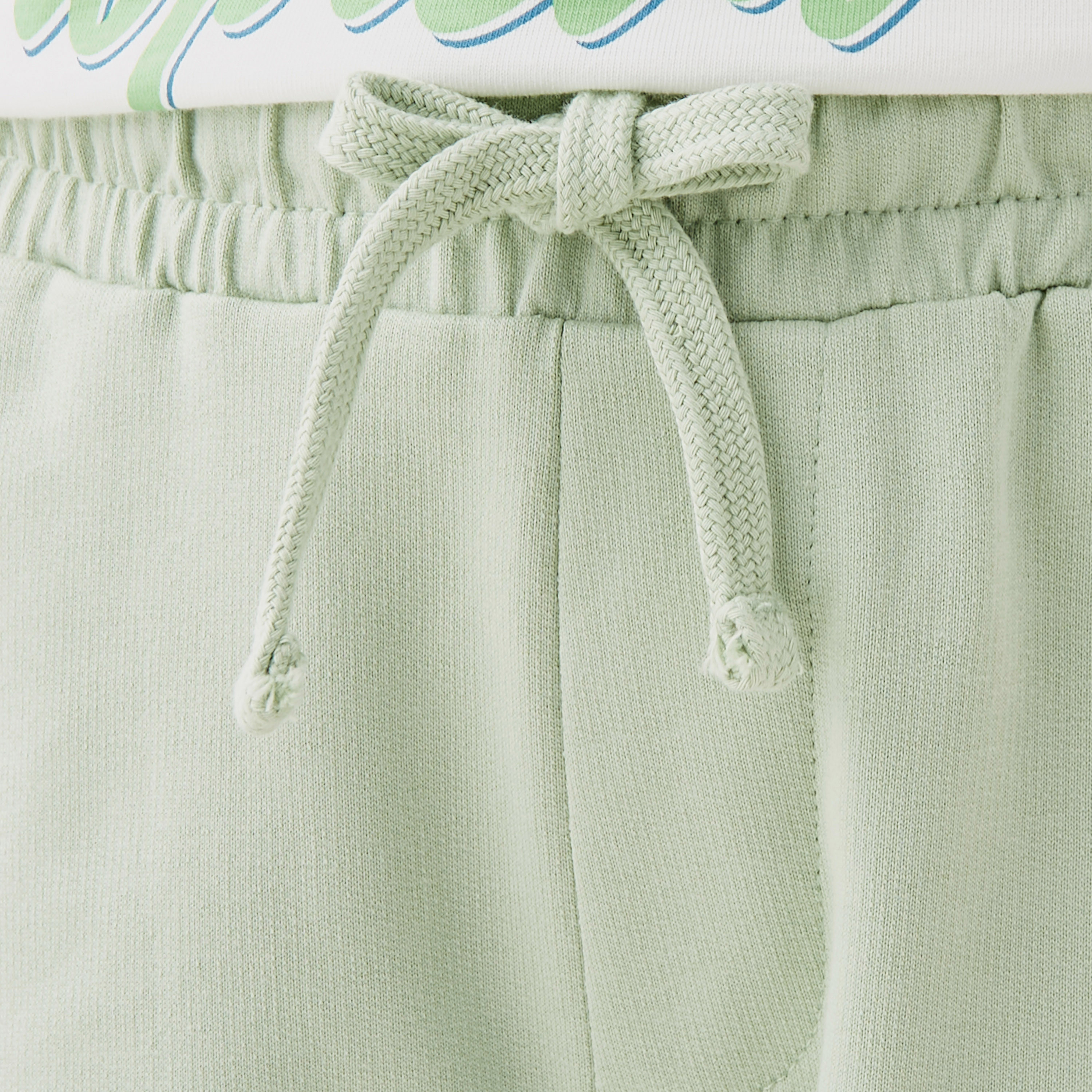 شورت بتفاصيل زخارف وبرباط إغلاق وجيوب من جونيورز-boys-clothing-bottoms-shorts-image-1