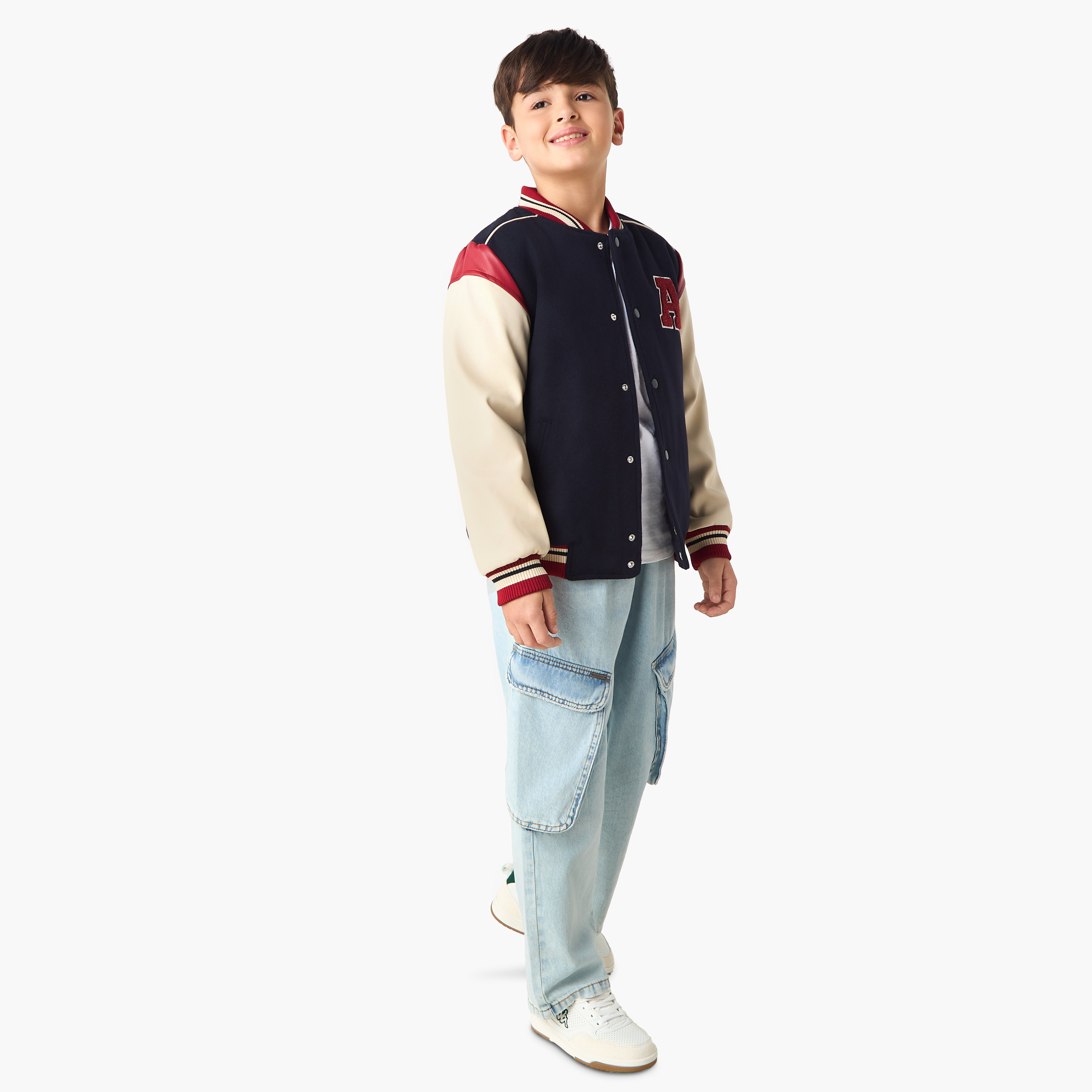 جاكيت جونيورز ثقيل بياقة ماندرين وأكمام طويلة مزين بحروف أبجدية-boys-clothing-jacketsandcoats-image-2