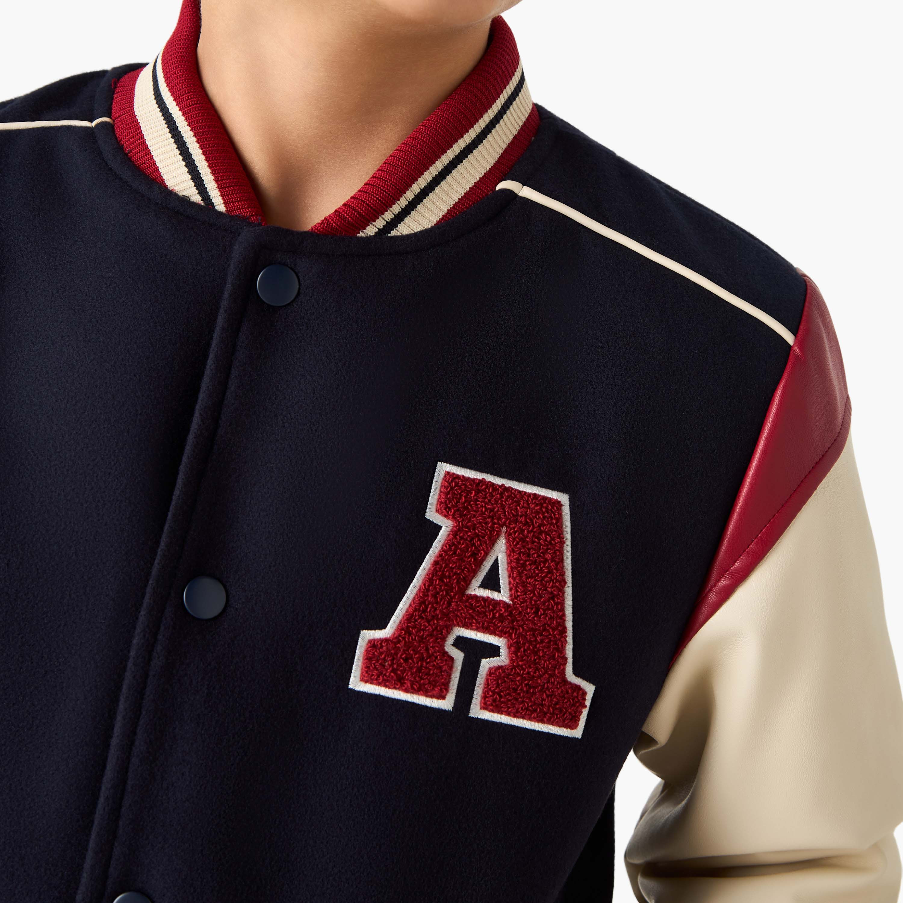 جاكيت جونيورز ثقيل بياقة ماندرين وأكمام طويلة مزين بحروف أبجدية-boys-clothing-jacketsandcoats-image-4