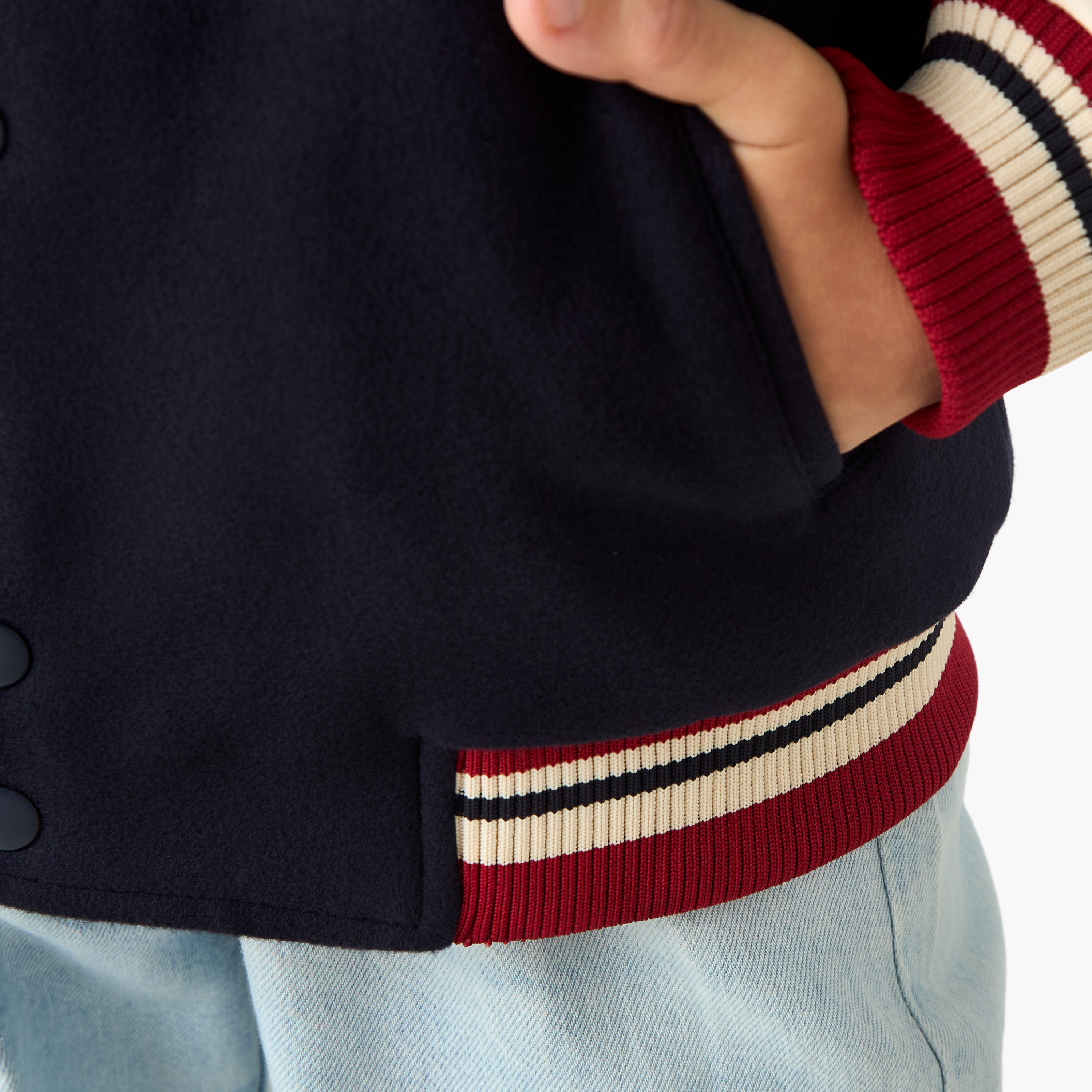 جاكيت جونيورز ثقيل بياقة ماندرين وأكمام طويلة مزين بحروف أبجدية-boys-clothing-jacketsandcoats-image-5