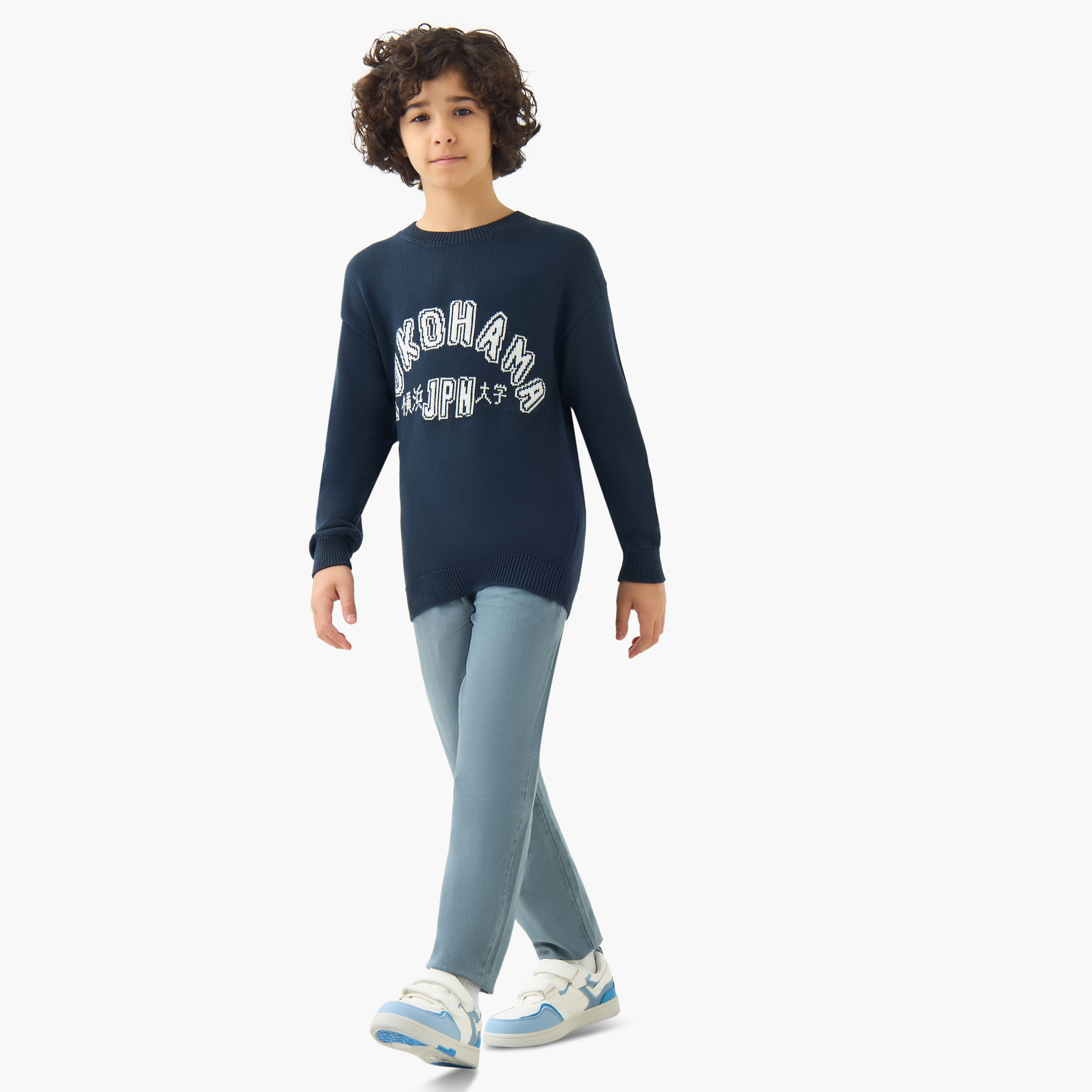 بلوفر بأكمام طويلة وياقة مستديرة بطبعات تايبوجرافيك للأولاد من جونيورز - قطن-boys-clothing-jumpersandcardigans-image-2