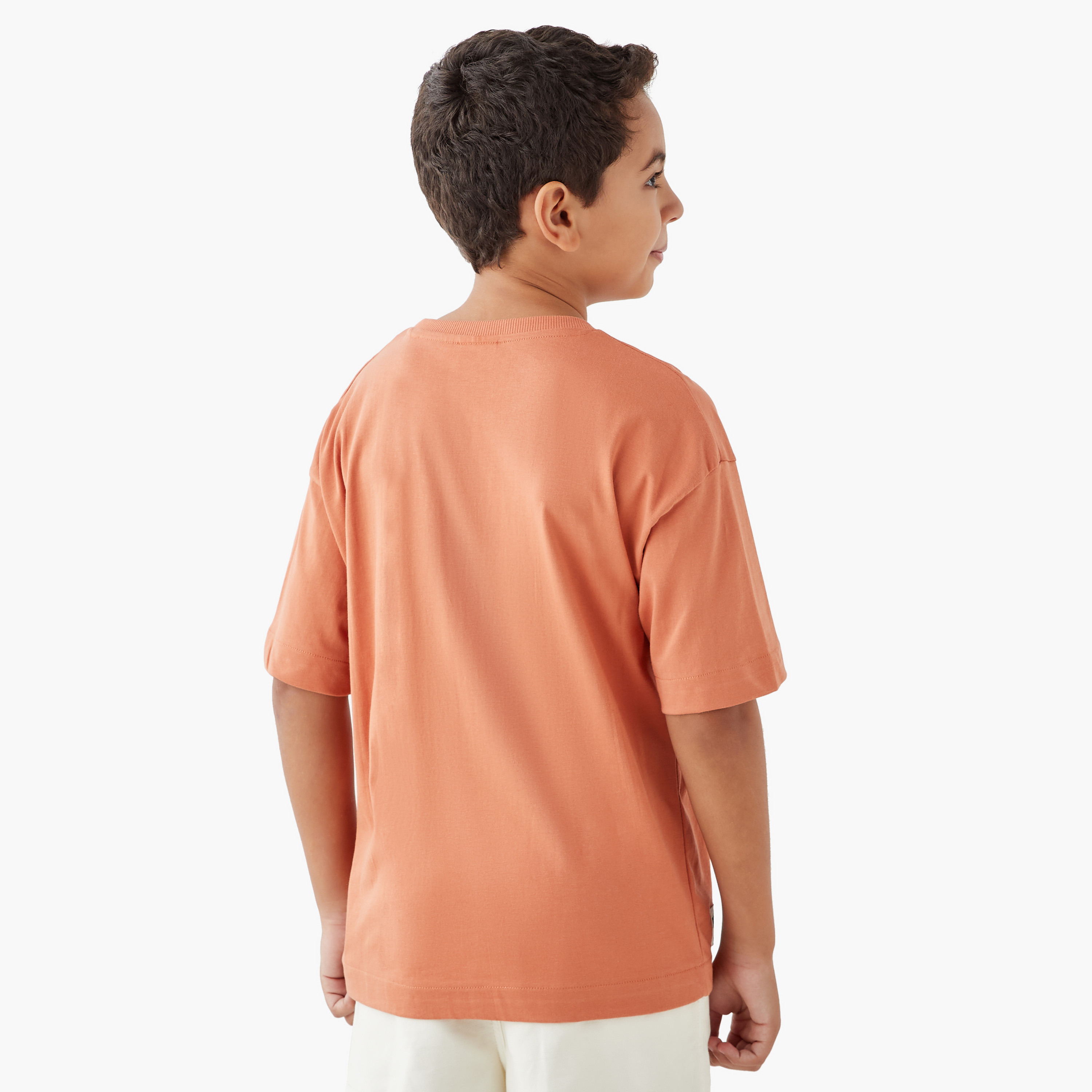 تيشيرت بياقة ضيقة وأكمام قصيرة وطبعات من جونيورز-boys-clothing-tshirtsandpolos-image-3