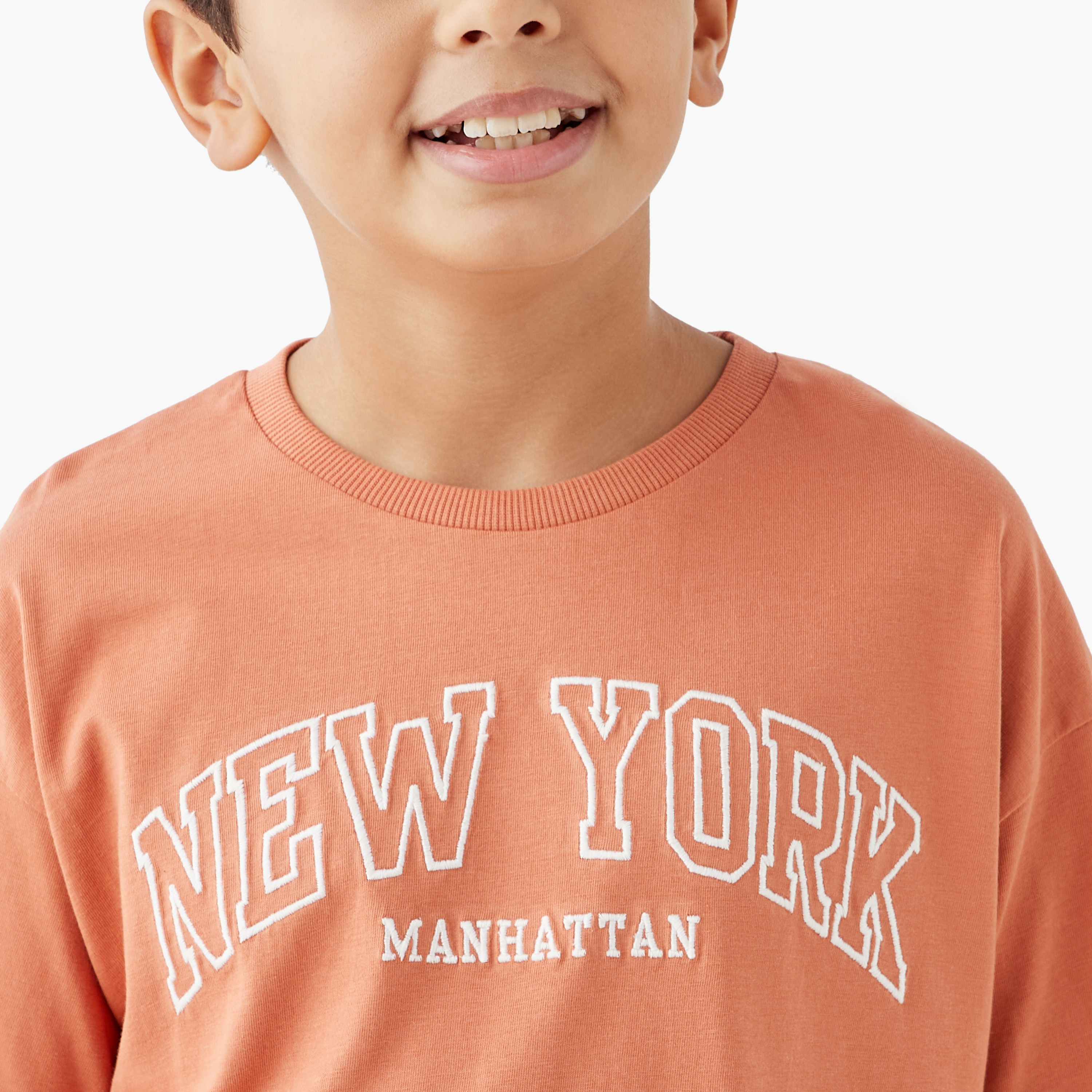 تيشيرت بياقة ضيقة وأكمام قصيرة وطبعات من جونيورز-boys-clothing-tshirtsandpolos-image-4