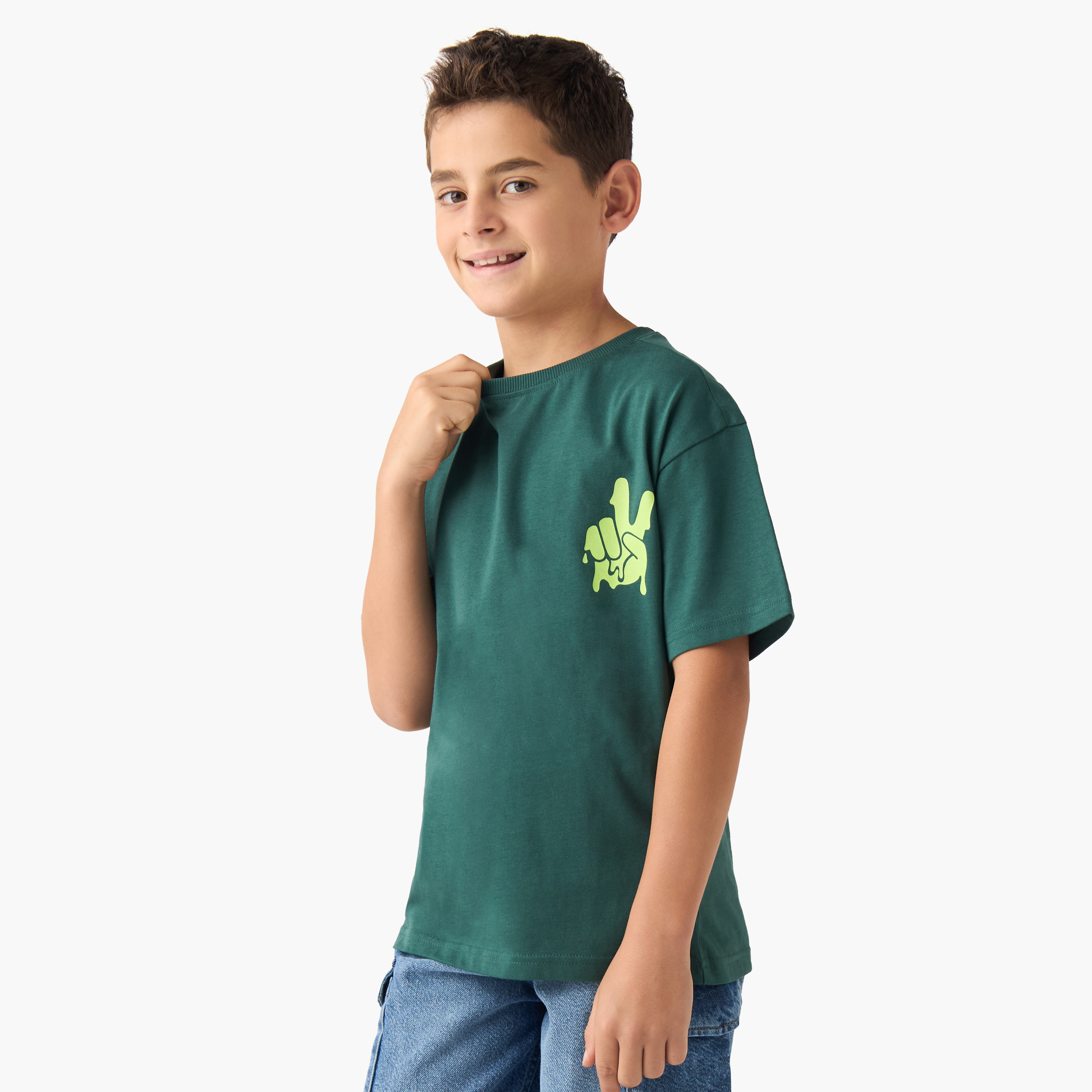 تيشيرت قطن بياقة ضيقة وأكمام قصيرة وطبعات للأولاد من جونيورز-boys-clothing-tshirtsandpolos-image-5