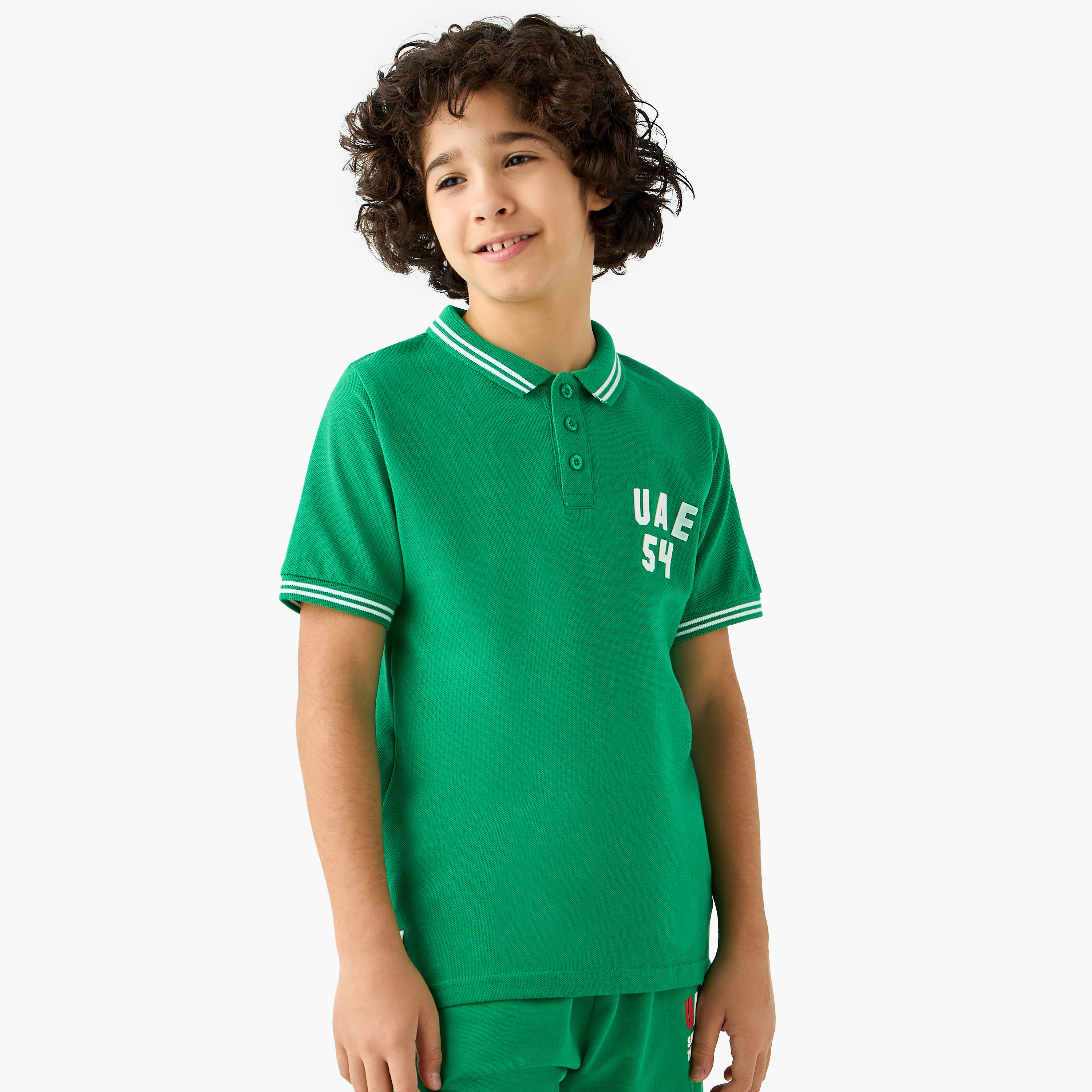 تيشيرت بولو بأكمام قصيرة بطبعات اليوم الوطني الإماراتي من جونيورز-boys-clothing-tshirtsandpolos-image-1