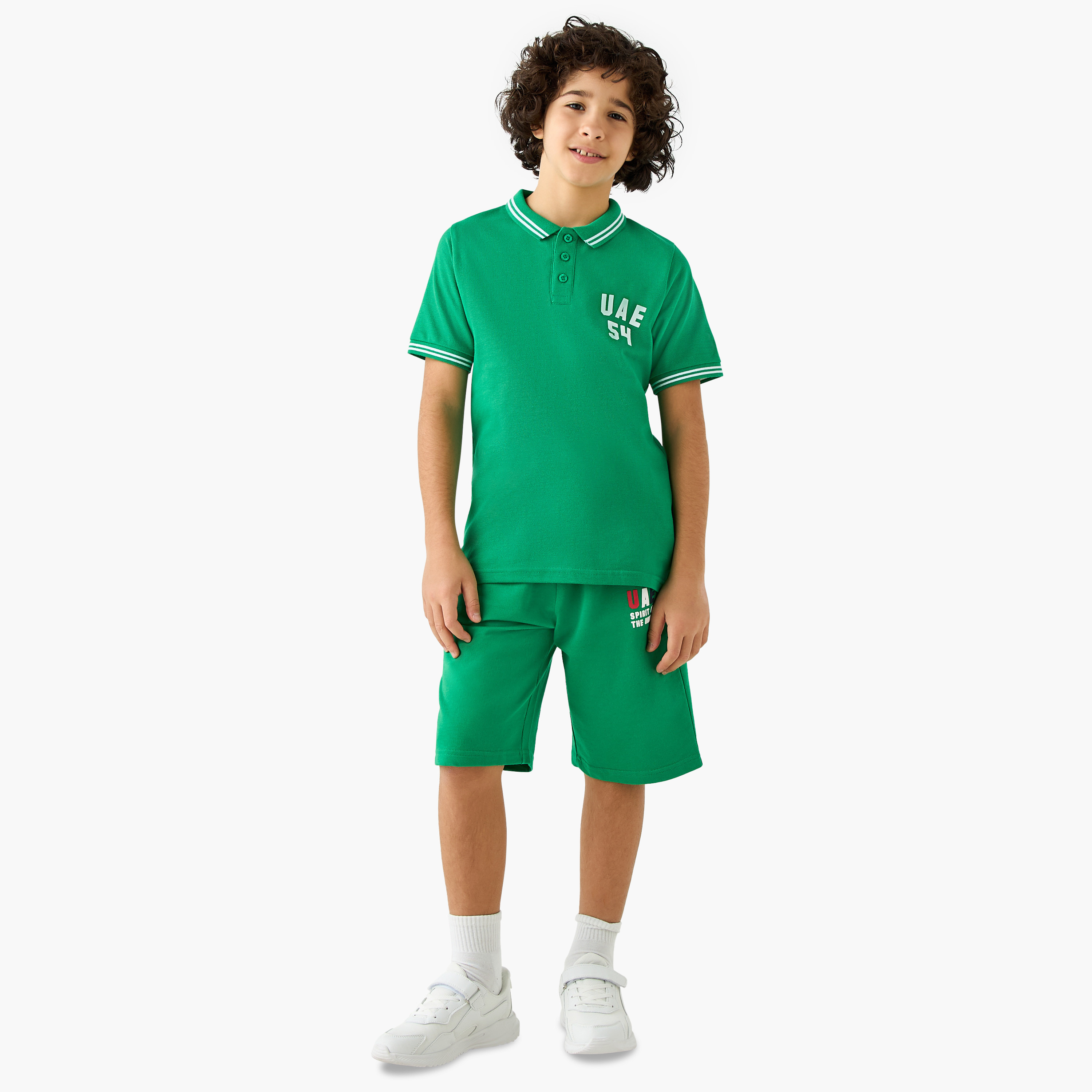 تيشيرت بولو بأكمام قصيرة بطبعات اليوم الوطني الإماراتي من جونيورز-boys-clothing-tshirtsandpolos-image-2