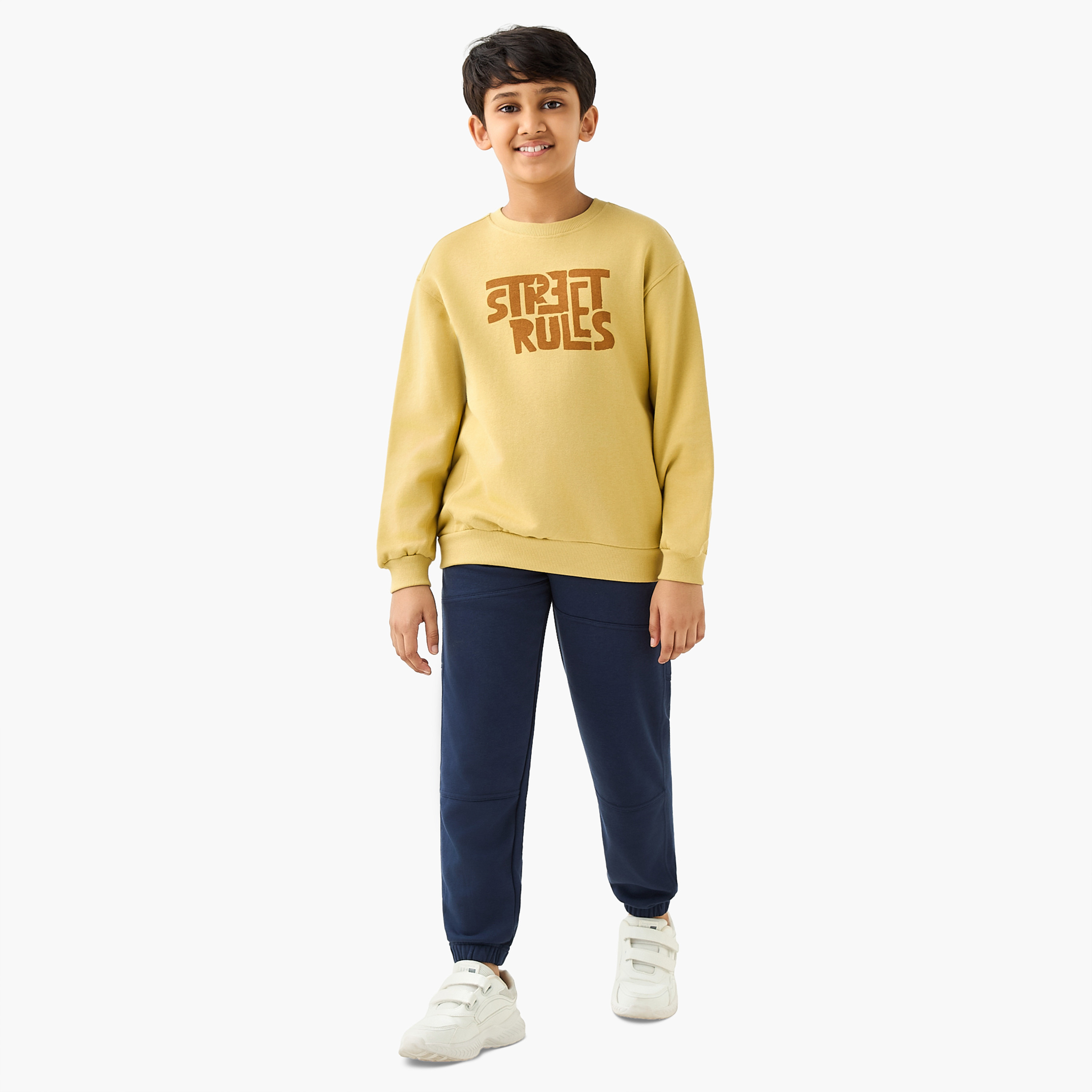 سويت شيرت بأكمام طويلة وطبعات تايبوجرافيك من جونيورز-boys-clothing-sweatshirts-image-4