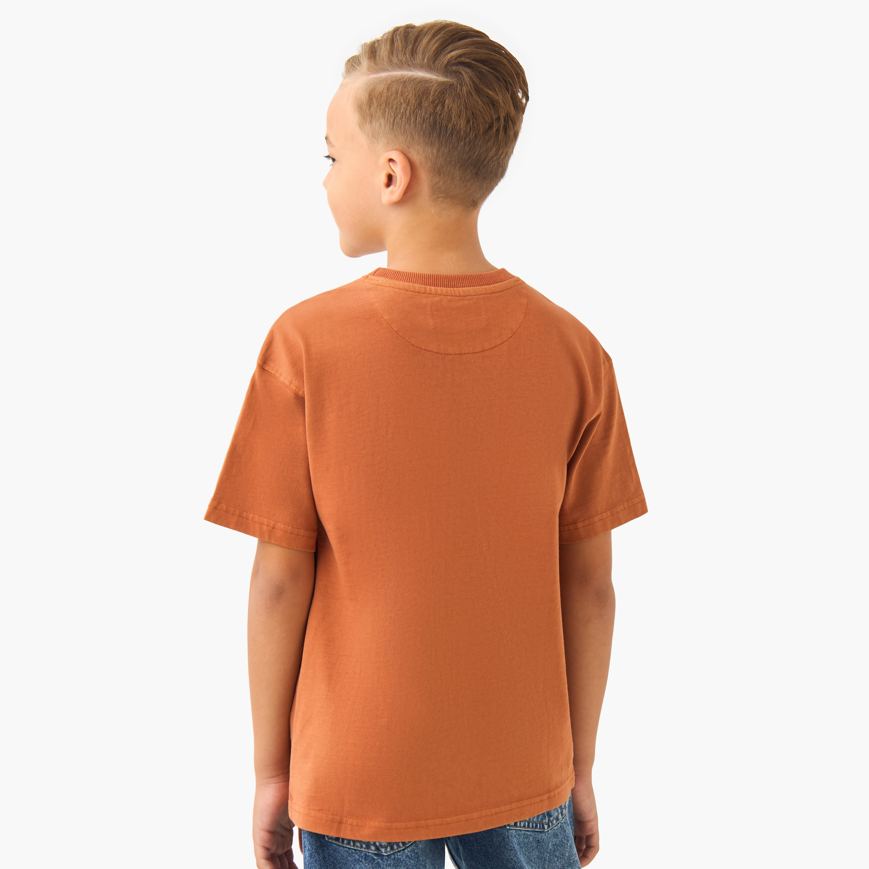 تيشيرت قطن بياقة ضيقة وتطريز شعار وأكمام قصيرة للأولاد من لي كوبر-boys-clothing-tshirtsandpolos-image-3