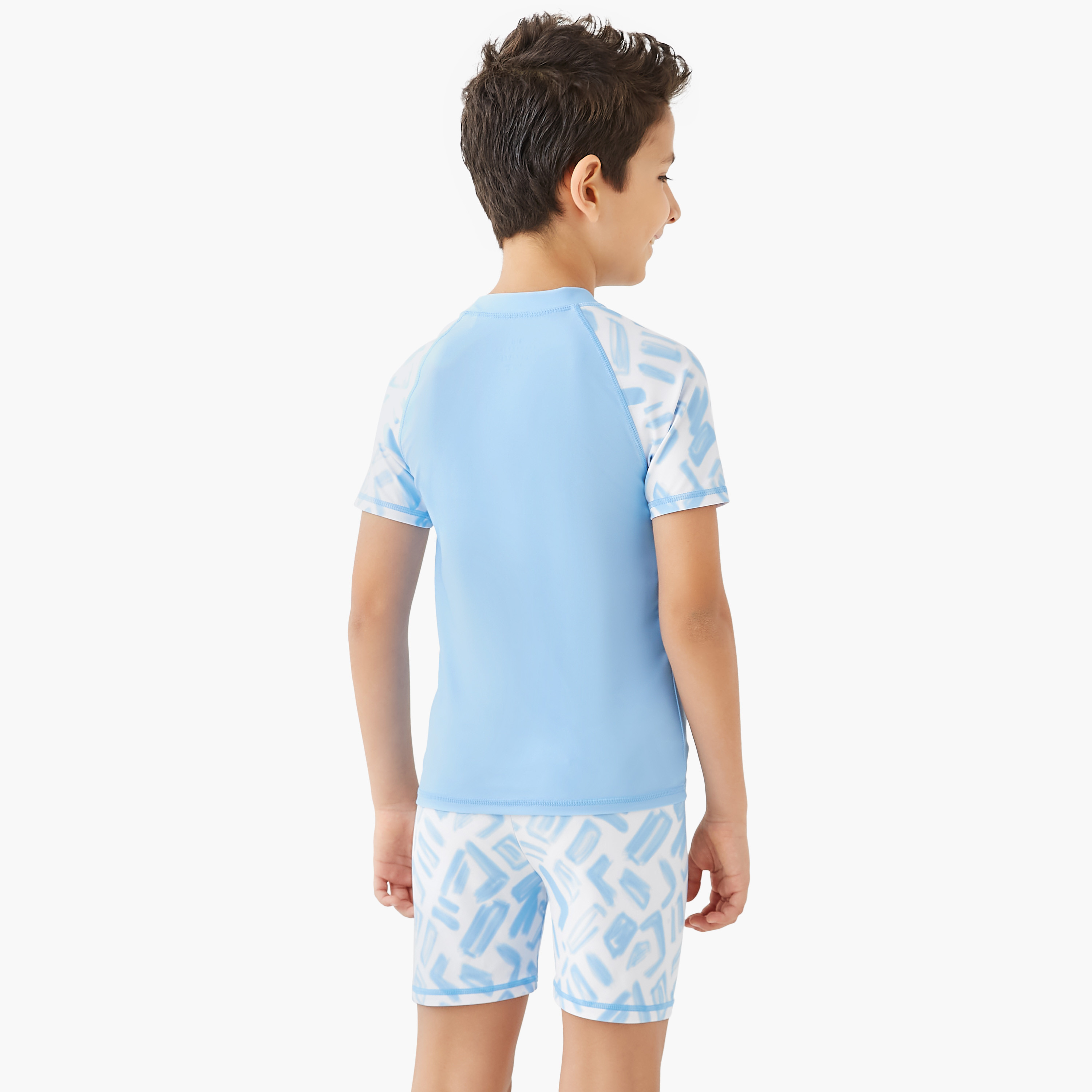 طقم تيشيرت وشورت سباحة بطبعات من جونيورز-boys-clothing-swimwear-image-3