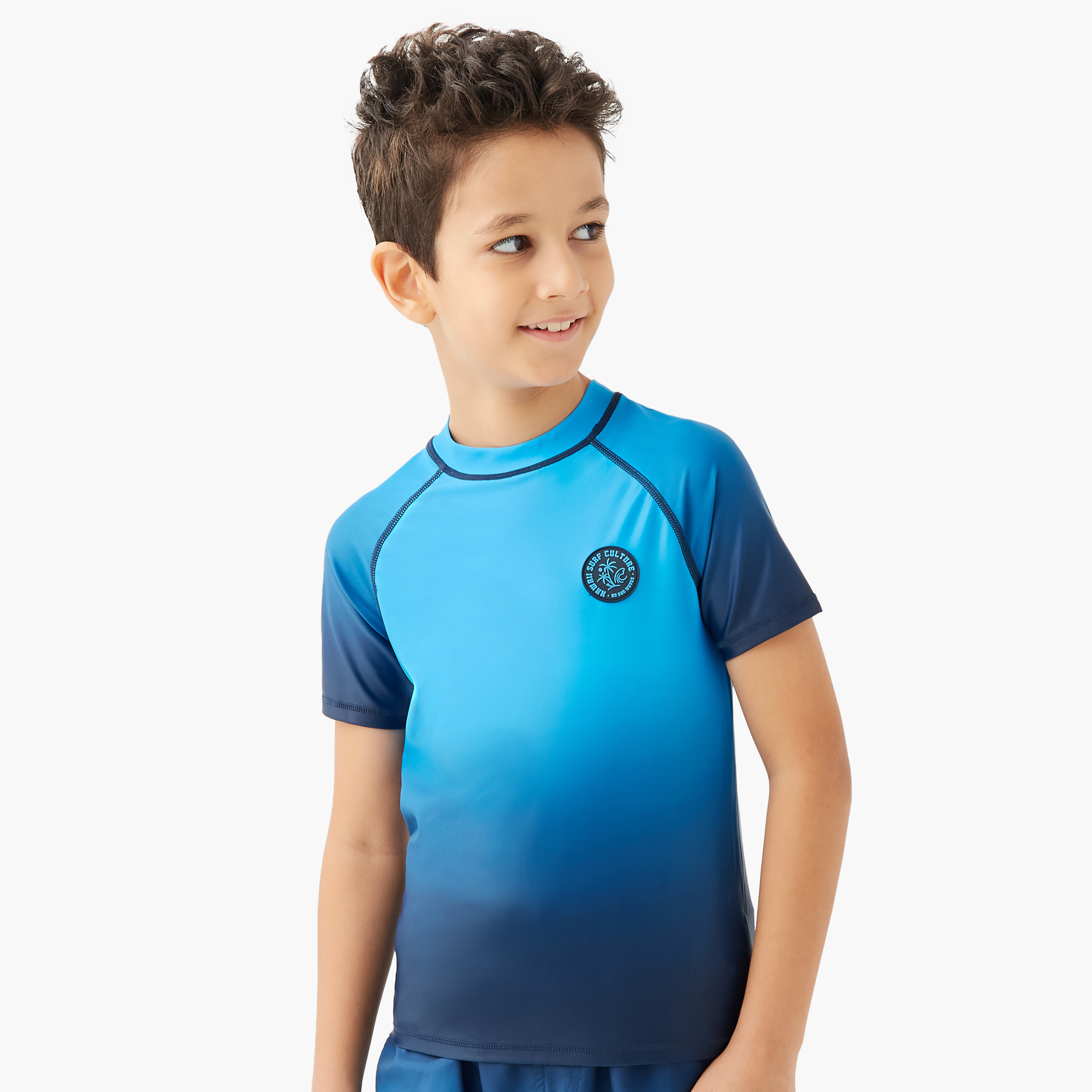 طقم تيشيرت وشورت سباحة متدرج اللون من جونيورز-boys-clothing-sportswear-swimwear-image-2