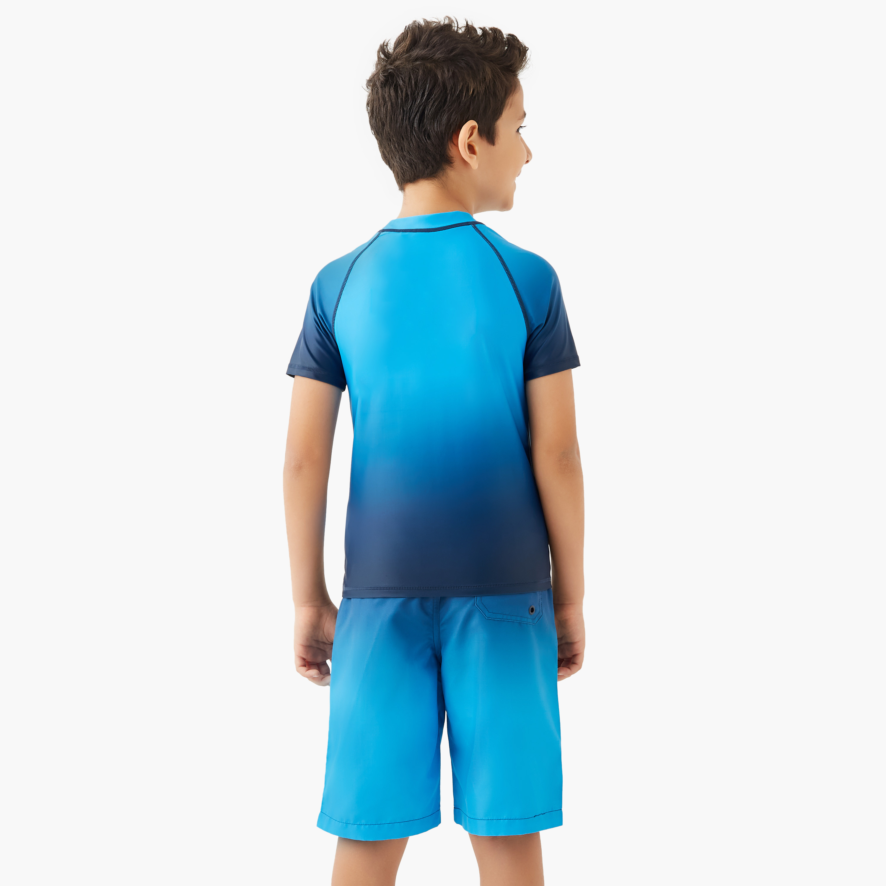 طقم تيشيرت وشورت سباحة متدرج اللون من جونيورز-boys-clothing-sportswear-swimwear-image-4