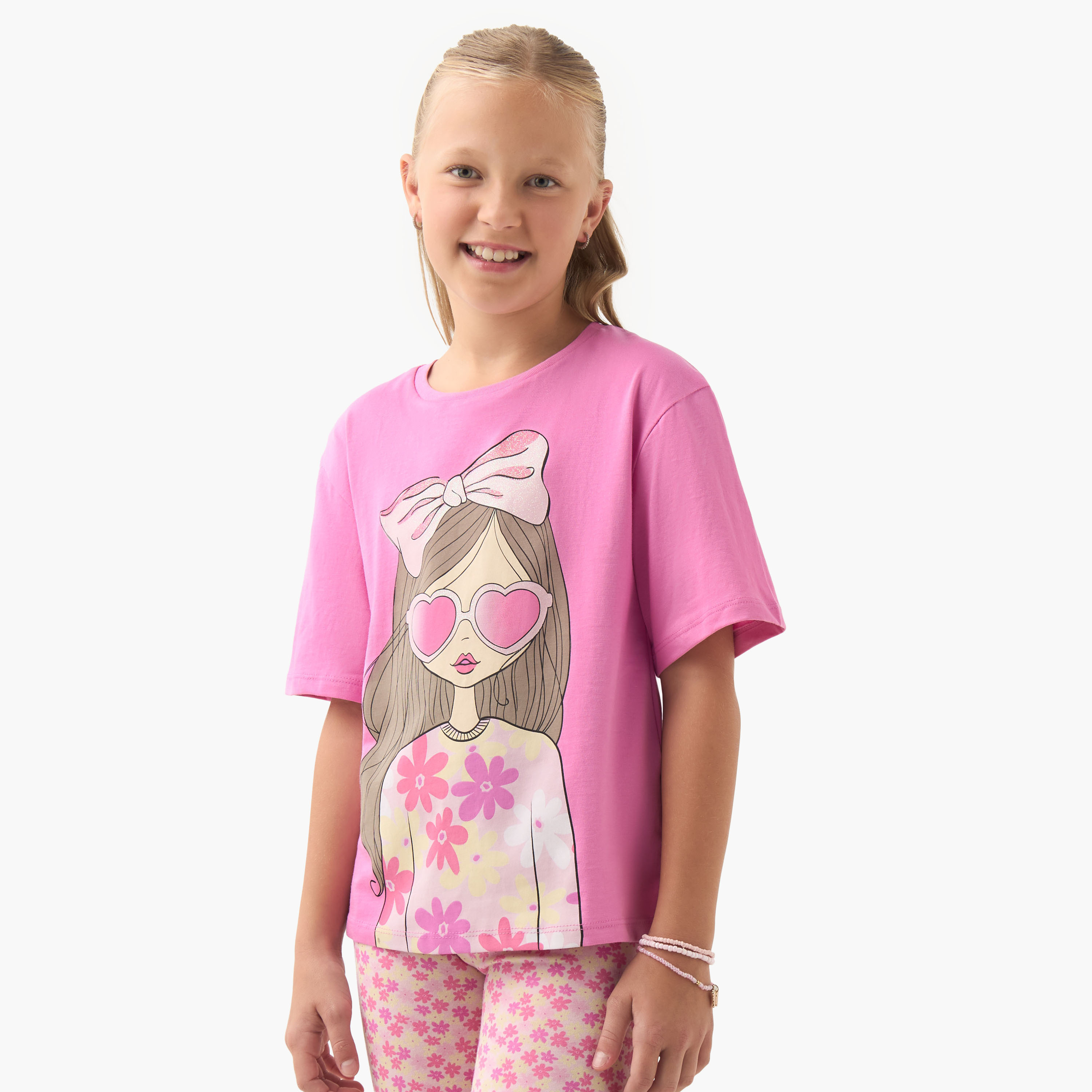 تيشيرت بياقة مستديرة وأكمام قصيرة وطبعات جرافيك للبنات من جونيورز-girls-clothing-tshirts-image-1