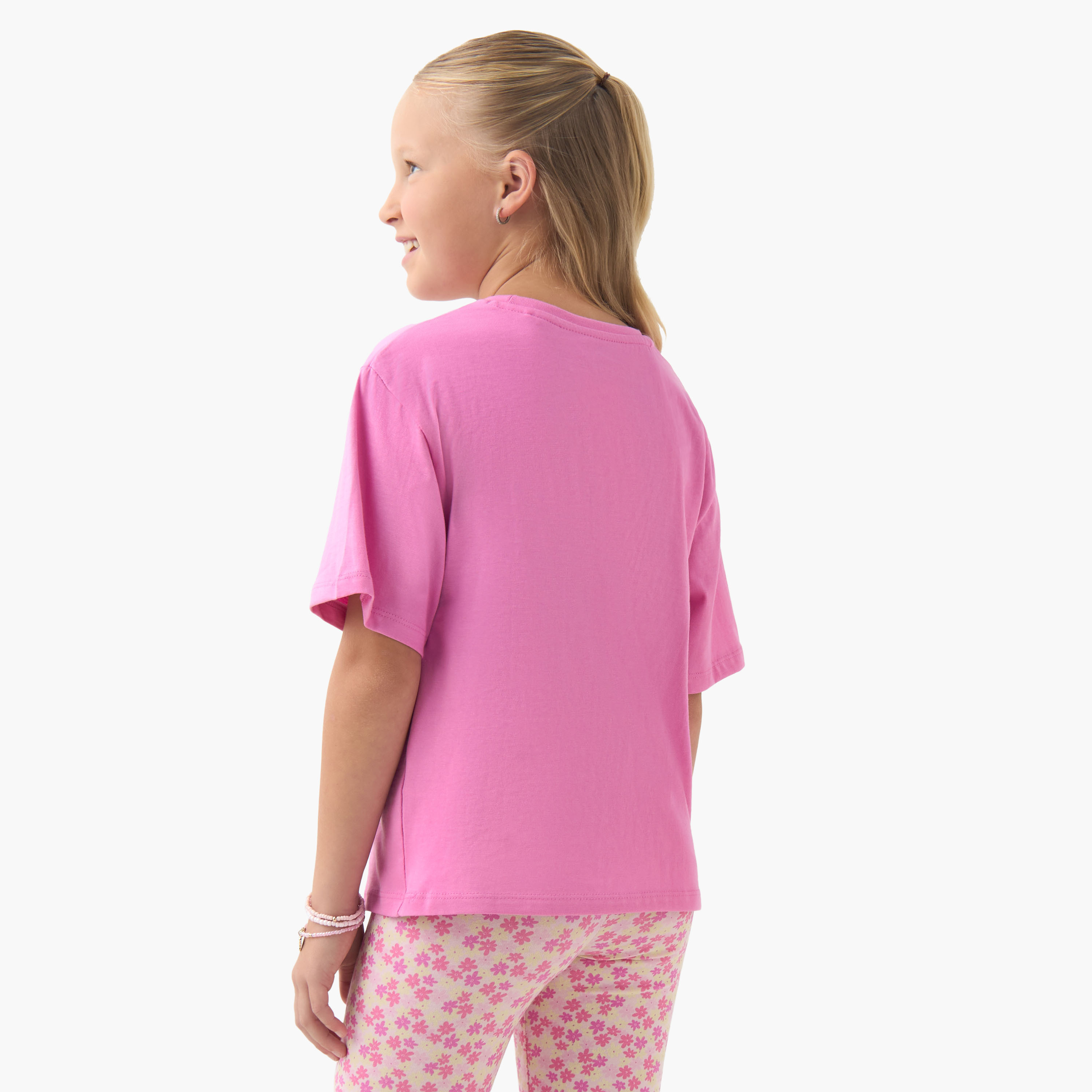 تيشيرت بياقة مستديرة وأكمام قصيرة وطبعات جرافيك للبنات من جونيورز-girls-clothing-tshirts-image-3