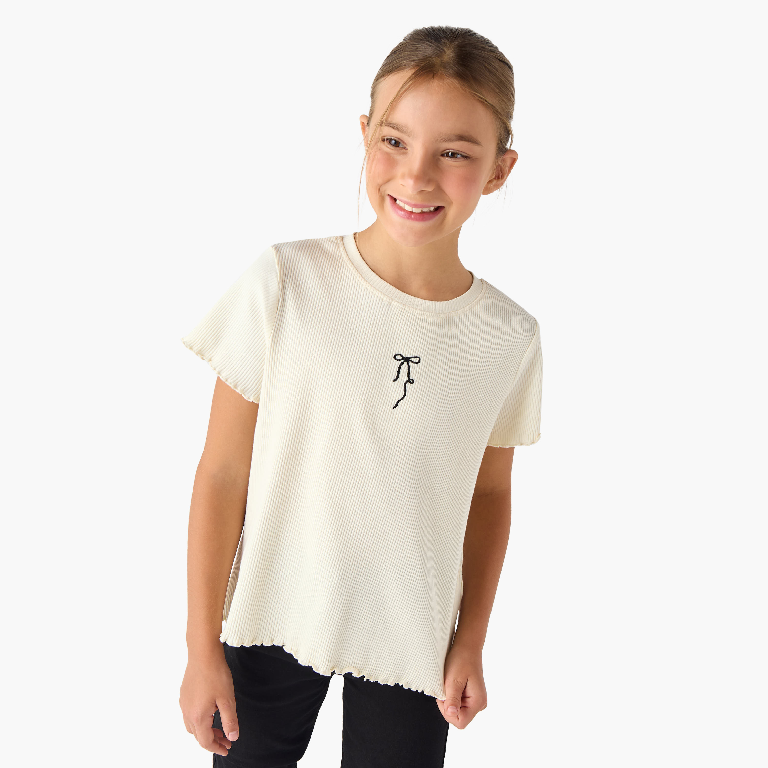 تيشيرت مضلع بياقة ضيقة وحواف مموجة من جونيورز-girls-clothing-tshirts-image-1