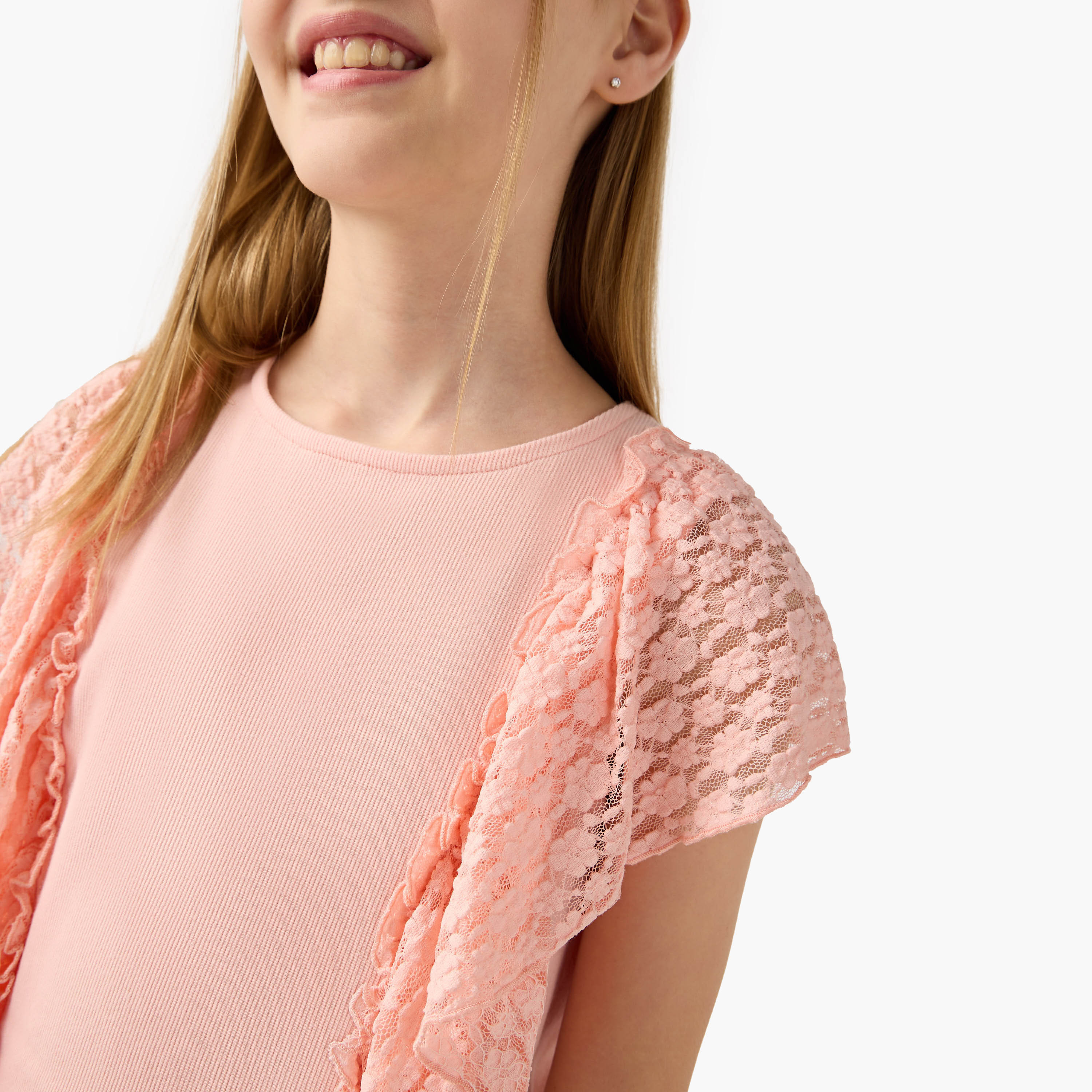 تيشيرت بياقة مستديرة مع تقليمات دانتيل من جونيورز-girls-clothing-blousesandshirts-image-2