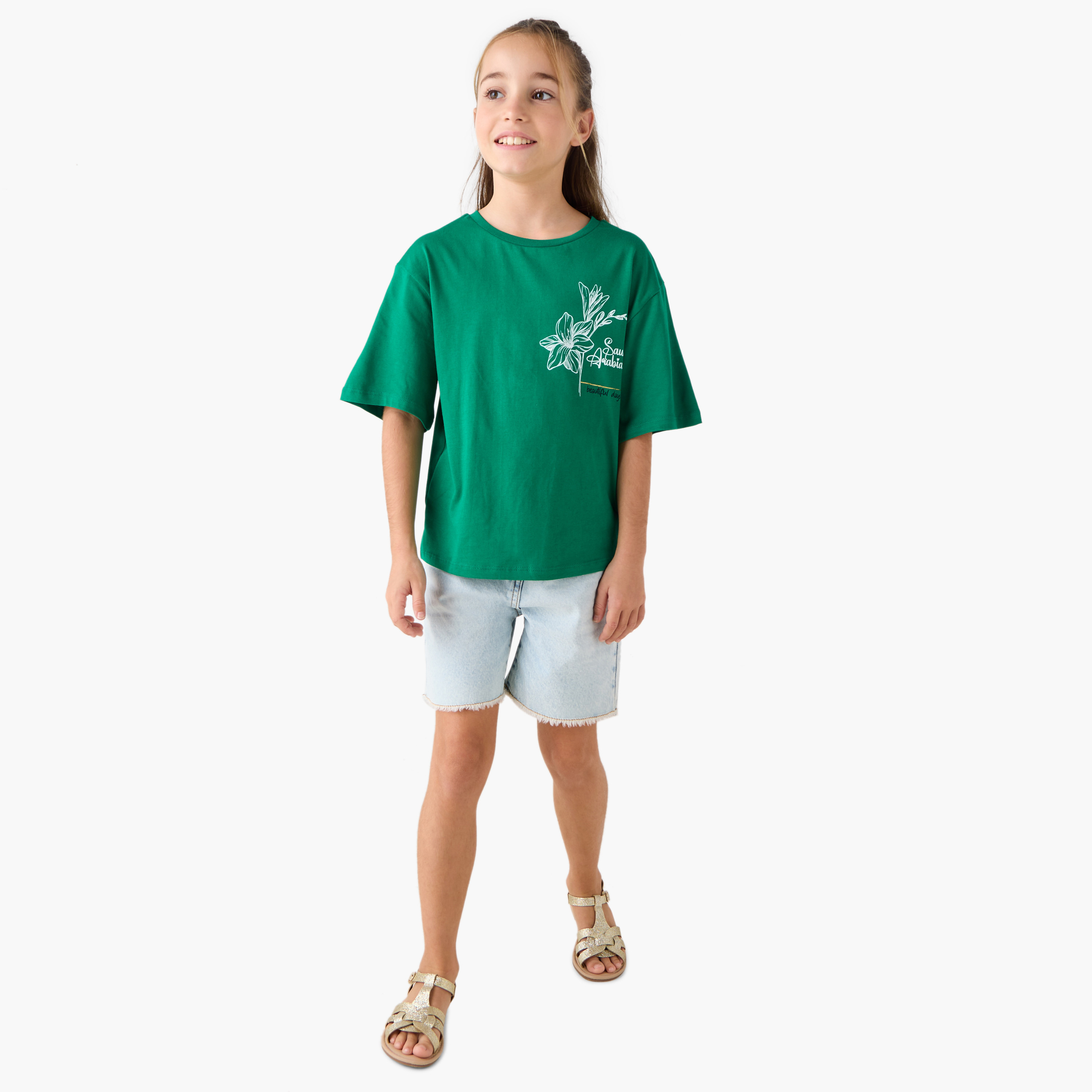 تيشيرت بأكمام قصيرة وطبعات اليوم الوطني السعودي من جونيورز-girls-clothing-tshirts-image-2