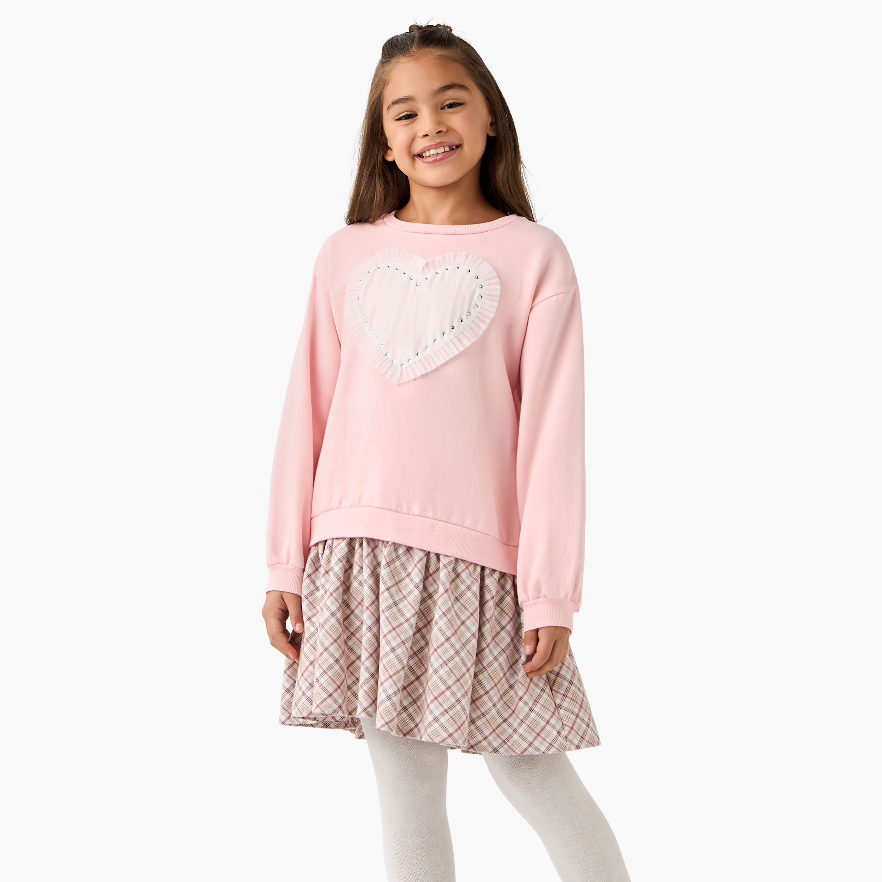 فستان بطول الركبة وياقة مستديرة وأكمام طويلة وتزيينات قلب من جونيورز-girls-clothing-dressesandjumpsuits-image-1