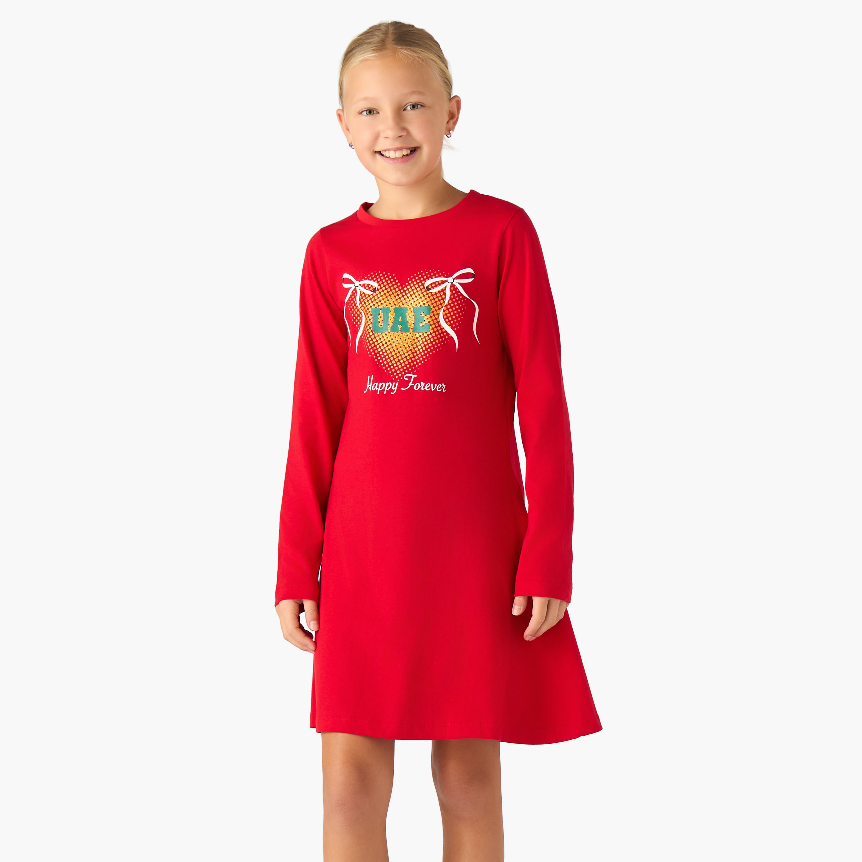 فستان بطول الركبة وياقة مستديرة وأكمام طويلة وطبعات يوم الإمارات الوطني من جونيورز-girls-clothing-dressesandjumpsuits-image-1