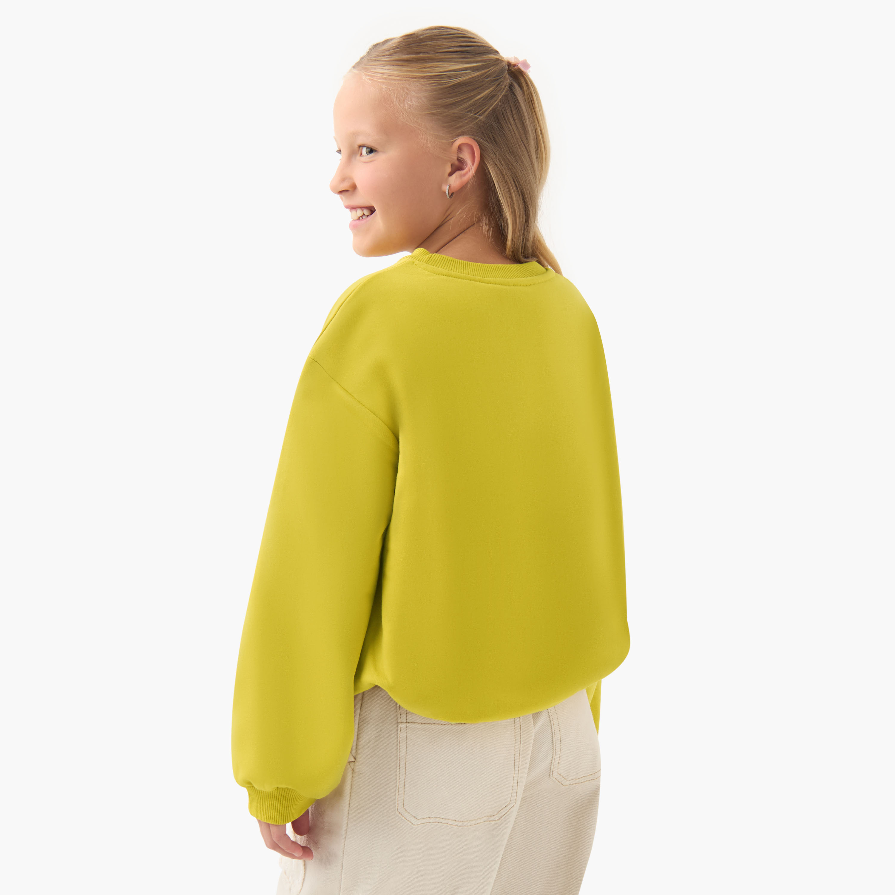 سويت شيرت بأكمام طويلة مزين بتطريزات زهور وشعار للبنات من جونيورز-girls-clothing-winterwear-sweatshirts-image-3