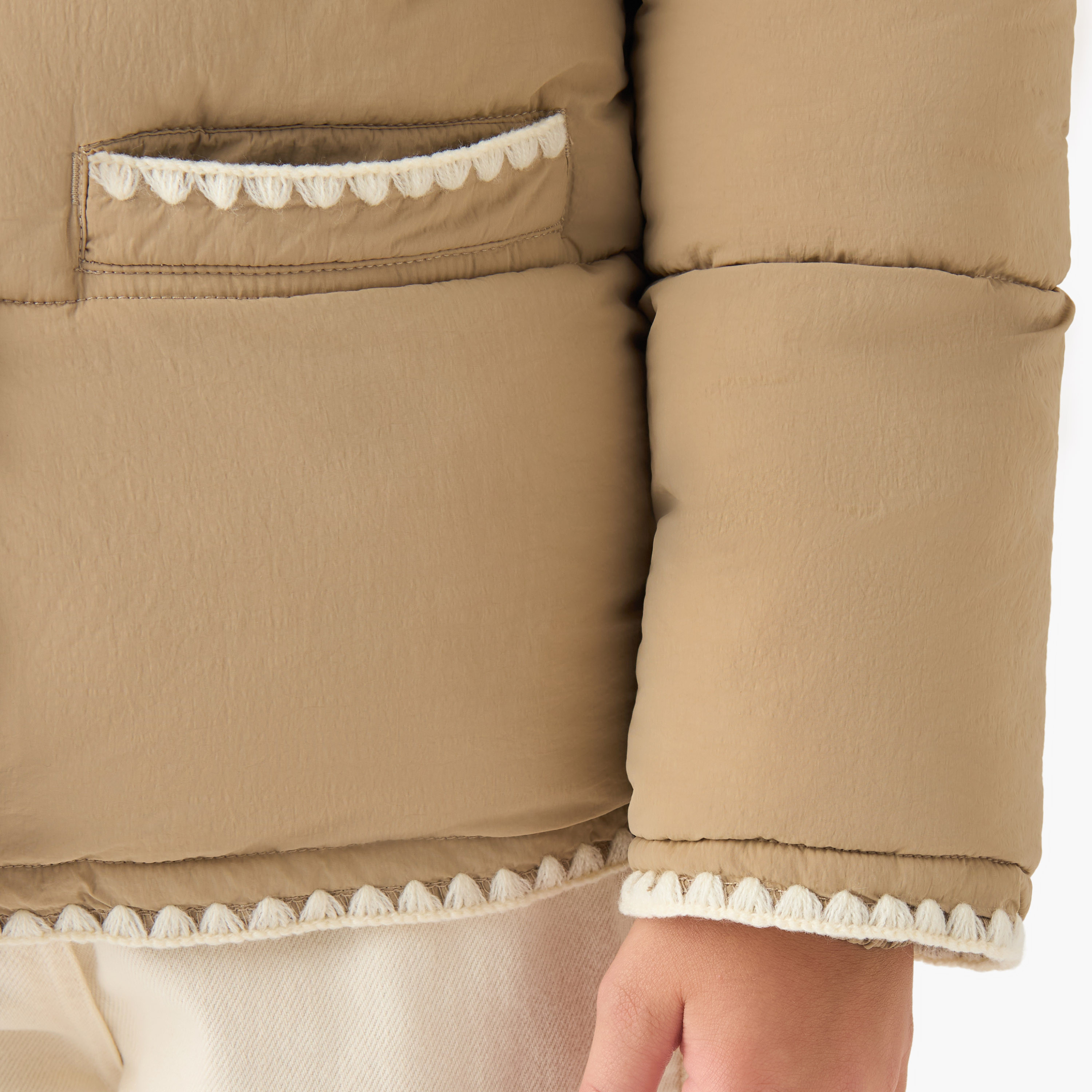 جاكيت ثقيل منفوخ بقبعة وأزرار إغلاق وحواف صدفية من إليجو-girls-clothing-winterwear-jacketsandcoats-image-6