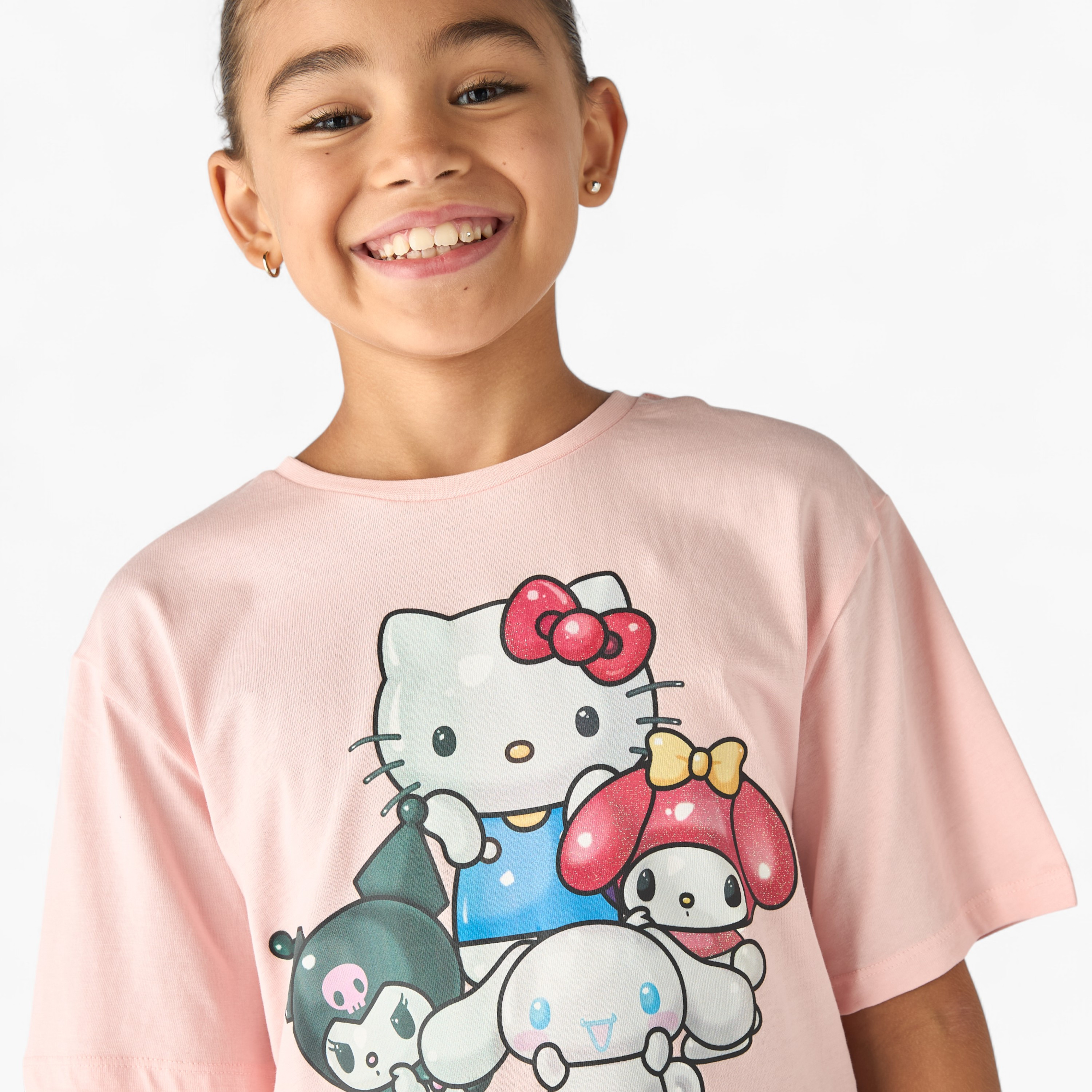 تيشيرت بأكمام قصيرة وطبعات هالو كيتي والأصدقاء من سانريو-girls-clothing-tshirts-image-4