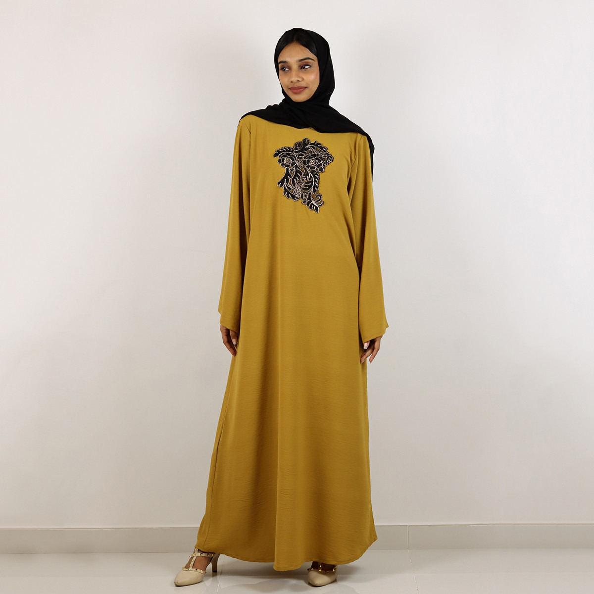 عباية مزيّنة بحزام رباط من نُخبة-women-arabicclothing-abayas-image-1