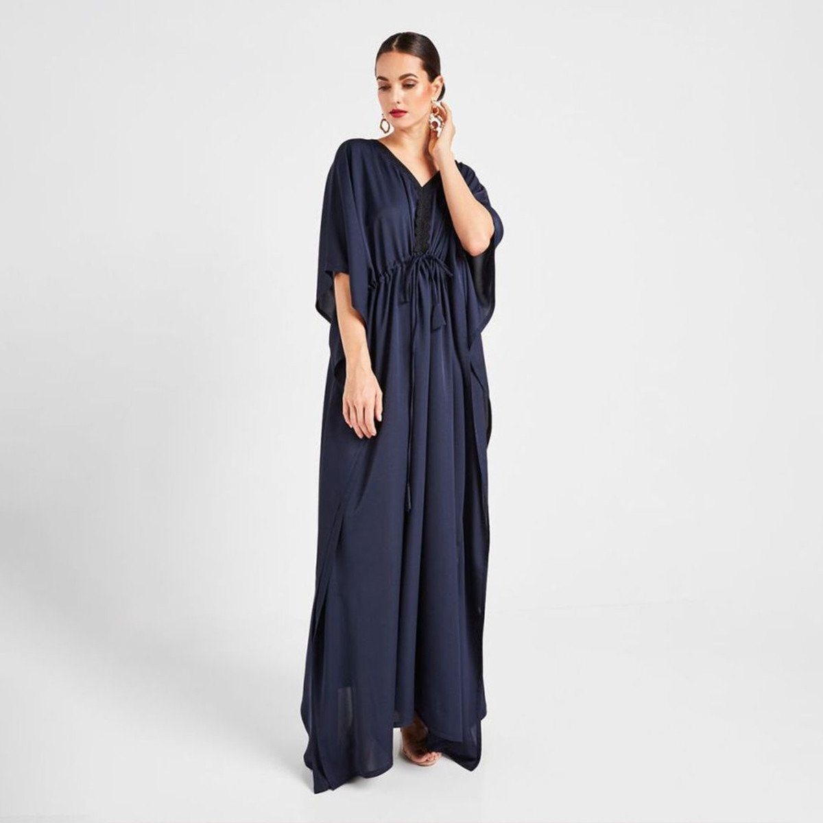 عباية سادة بياقة V وأكمام قصيرة من نُخبة-women-arabicclothing-abayas-image-1