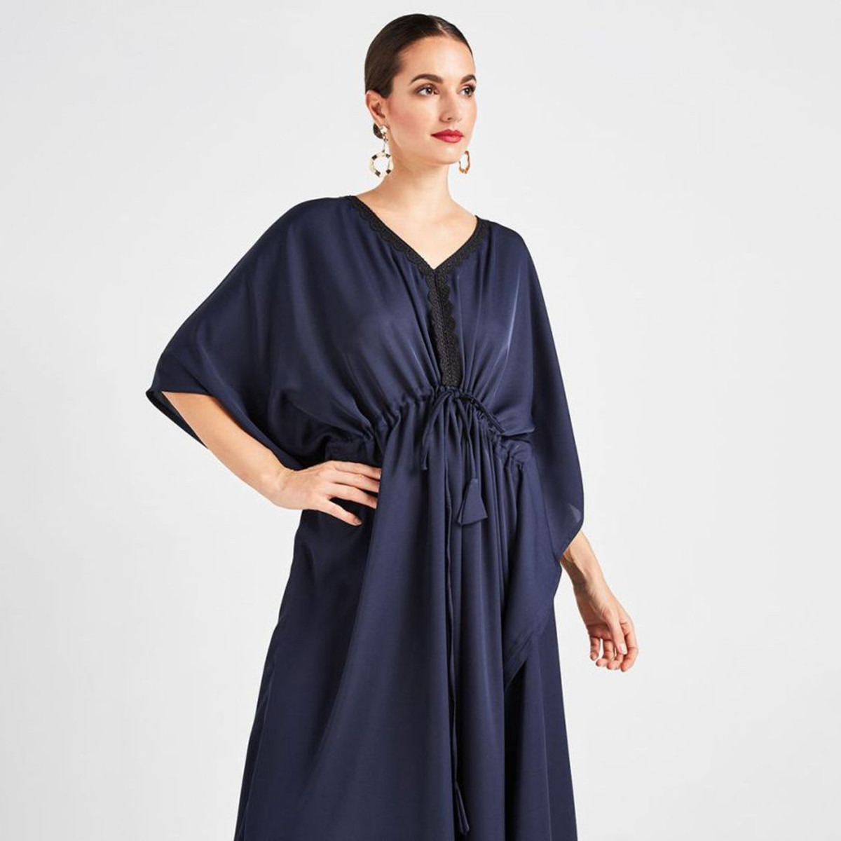 عباية سادة بياقة V وأكمام قصيرة من نُخبة-women-arabicclothing-abayas-image-3