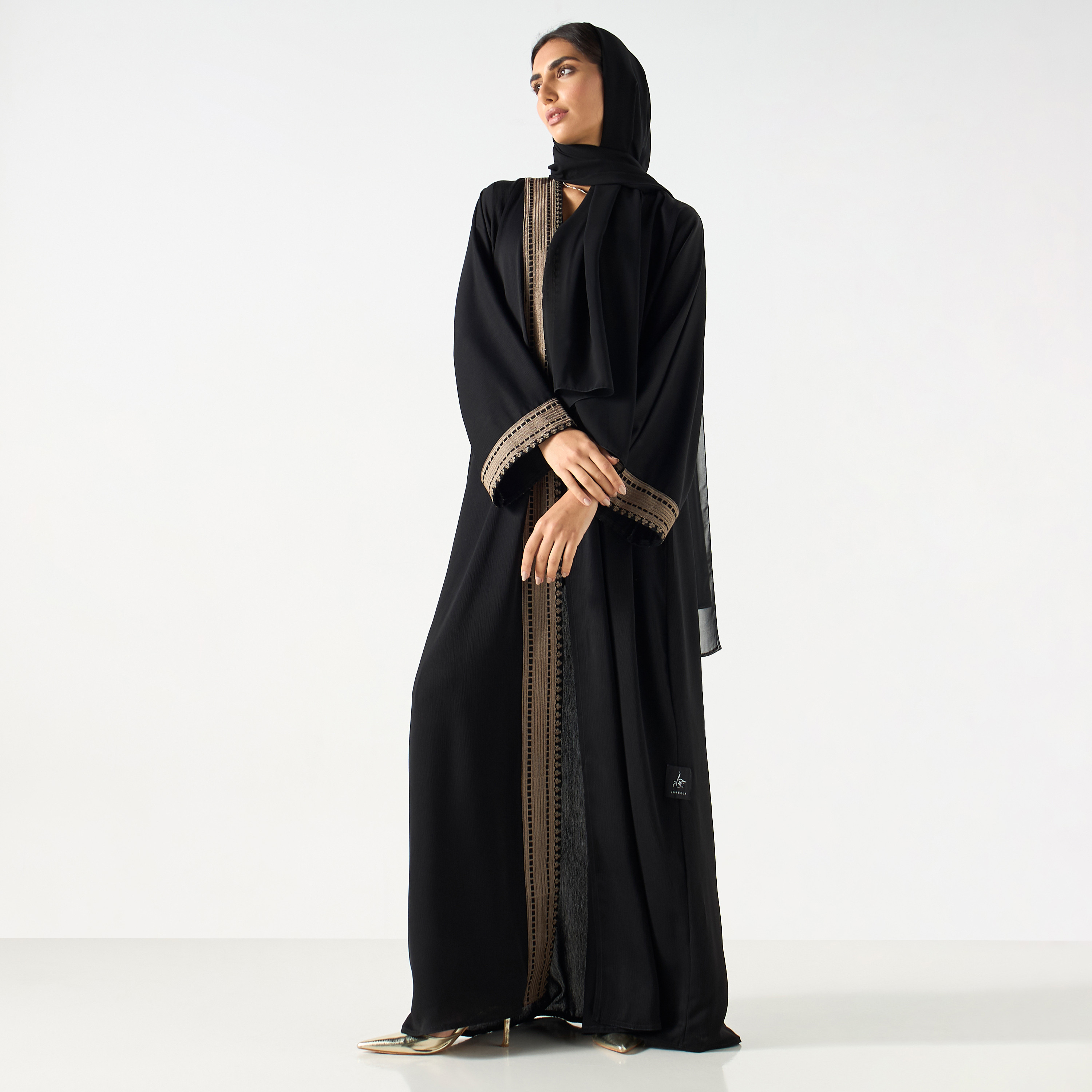 عباية مطرزة بياقة V مع حجاب-women-arabicclothing-abayas-image-4