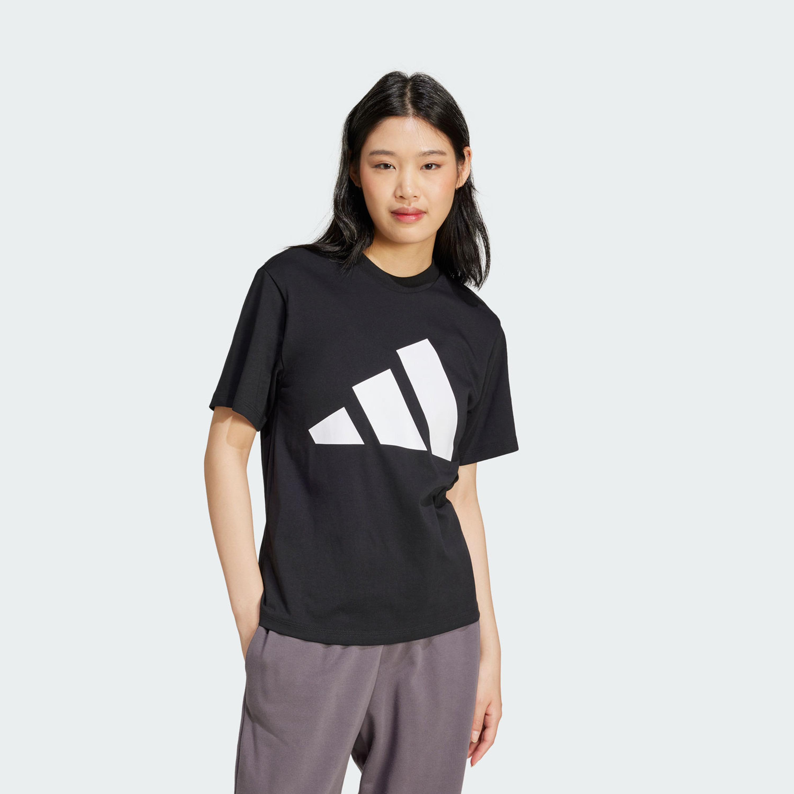 أديداس - تيشيرت إسينشالز النسائي القطني بشعار كبير | OE-sports-women-clothing-tshirtsandvests-image-1