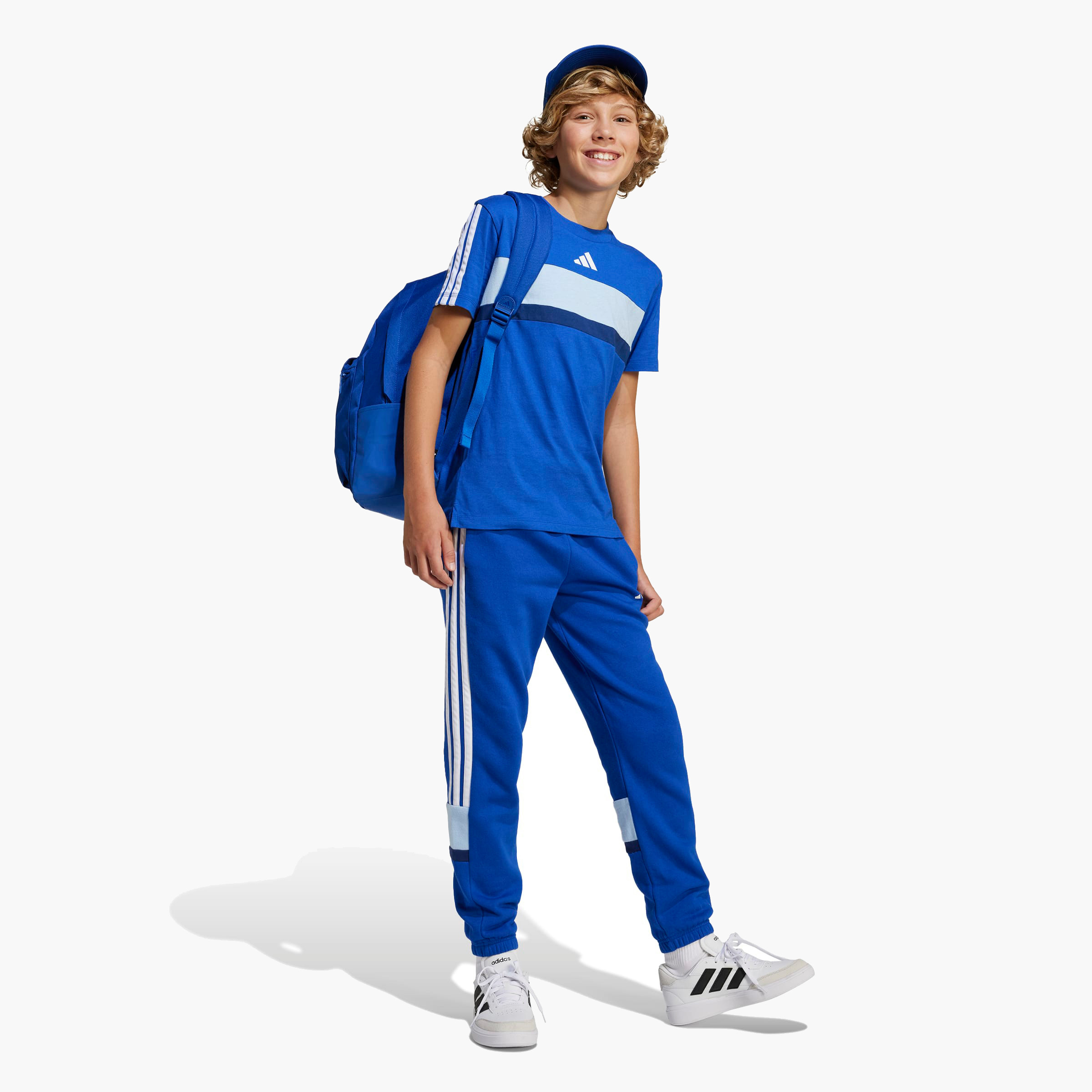تيشيرت قطن بياقة ضيقة وأكمام قصيرة وطبعات شعار للأولاد من أديداس-boys-clothing-sportswear-tops-image-7