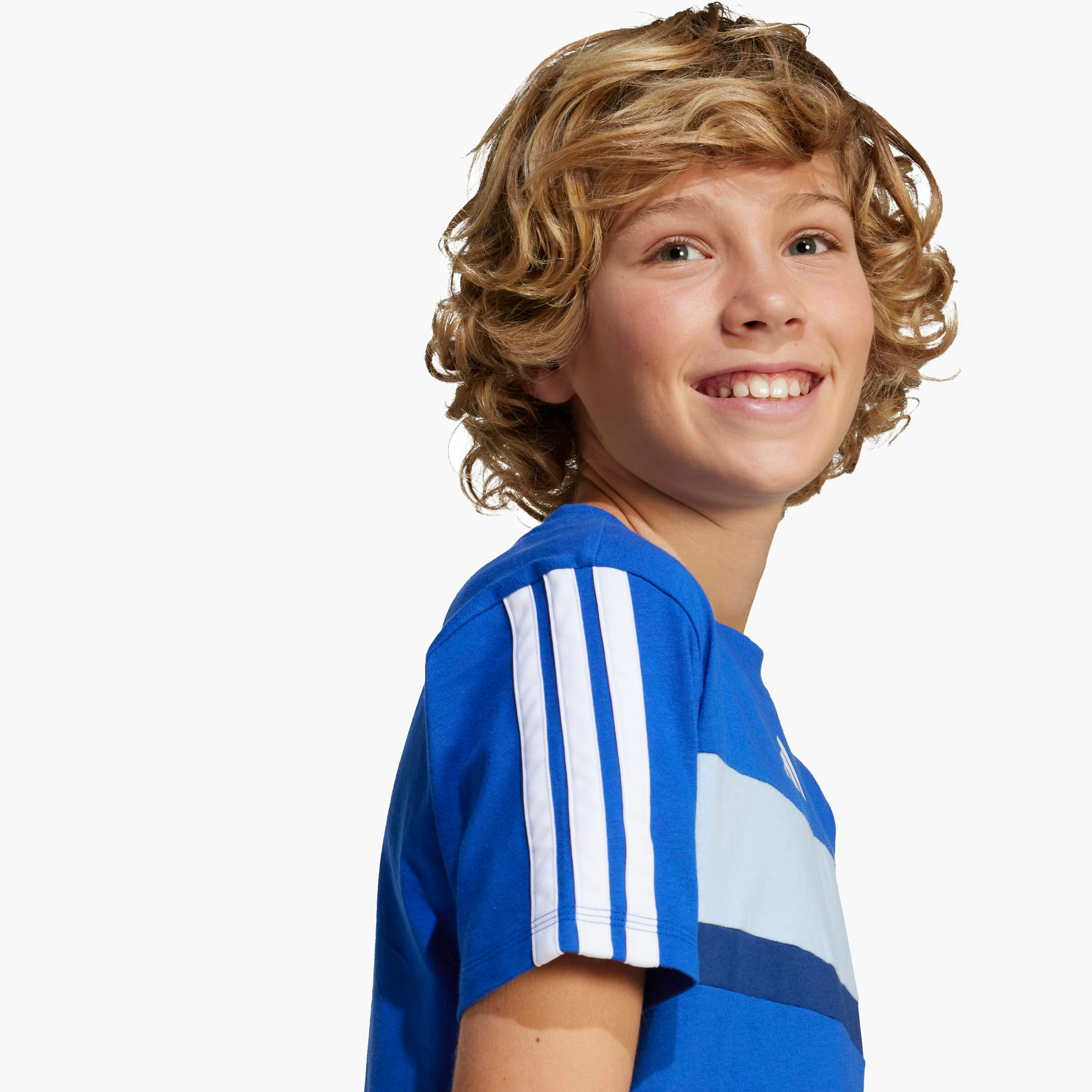 تيشيرت قطن بياقة ضيقة وأكمام قصيرة وطبعات شعار للأولاد من أديداس-boys-clothing-sportswear-tops-image-6