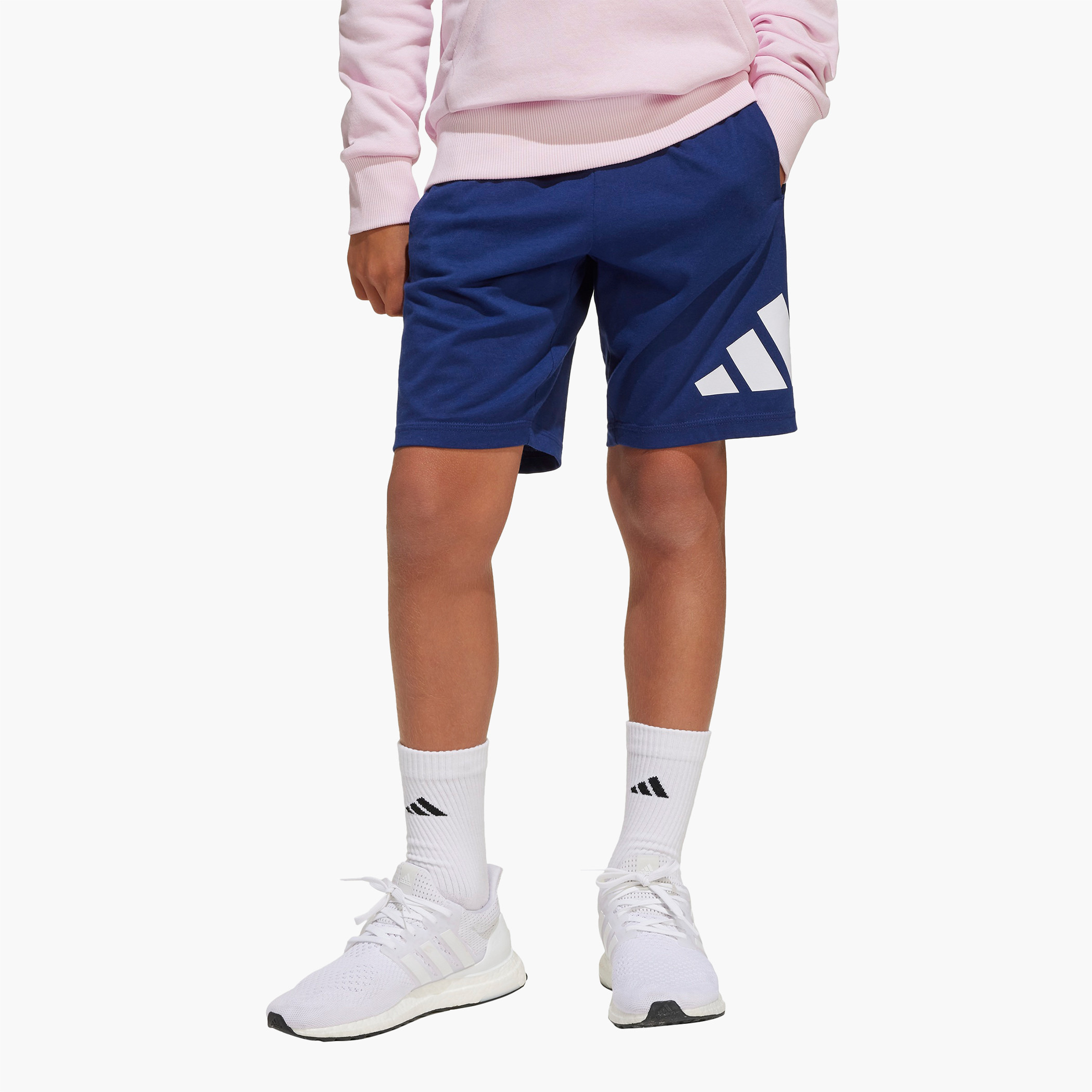 شورت برباط إغلاق وطبعات شعار من أديداس-boys-clothing-sportswear-bottoms-image-9