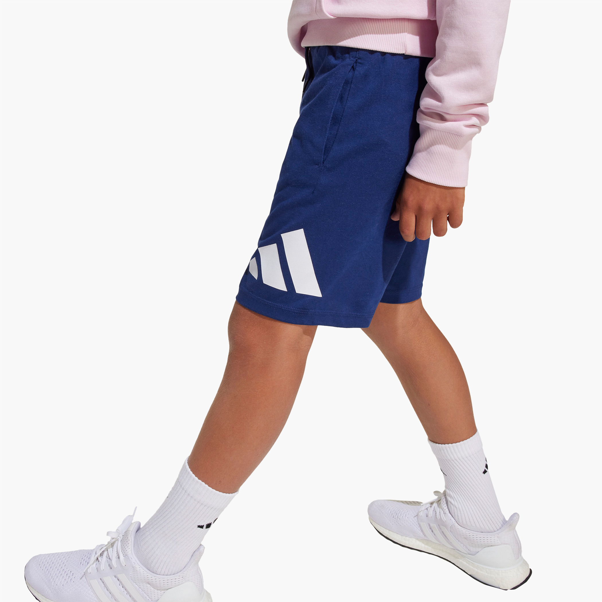 شورت برباط إغلاق وطبعات شعار من أديداس-boys-clothing-sportswear-bottoms-image-4