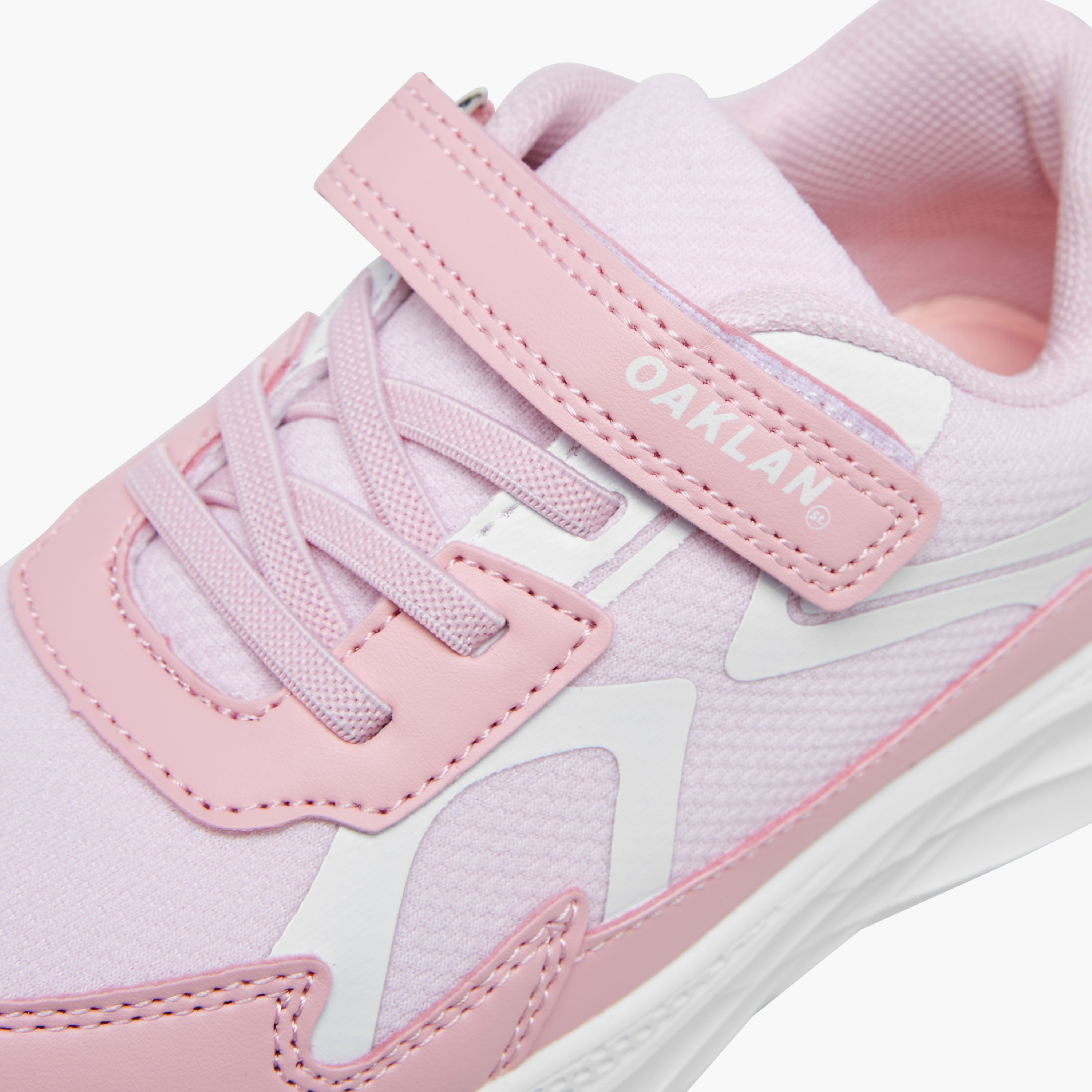 حذاء رياضي بألواح وشريط إغلاق من أوكلان من شو إكسبريس-girls-shoes-sneakers-image-4