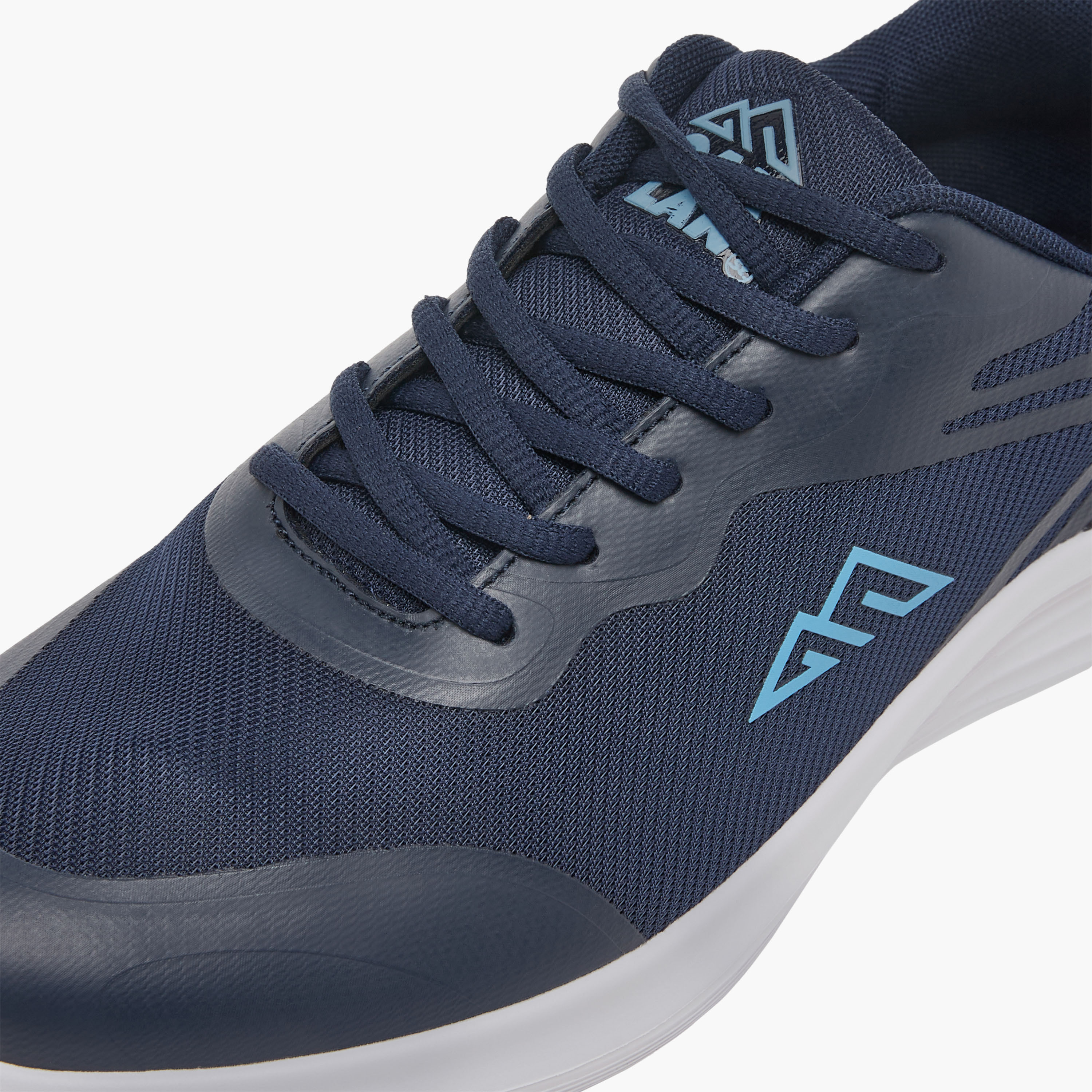 حذاء رياضي برباط وتفاصيل الشعار من أوكلان من شو إكسبرس-sports-men-shoes-image-4