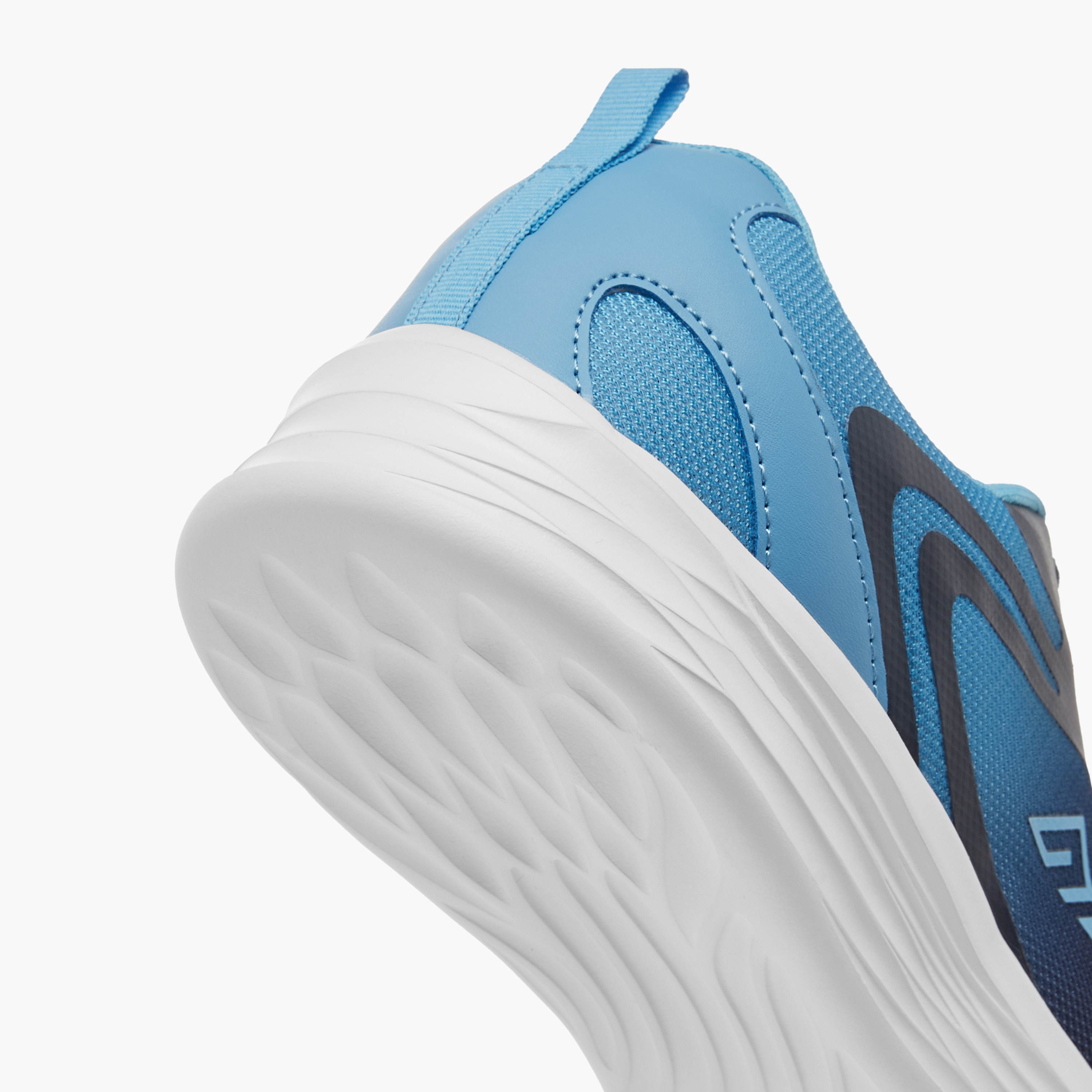 حذاء رياضي برباط وتفاصيل الشعار من أوكلان من شو إكسبرس-sports-men-shoes-image-5
