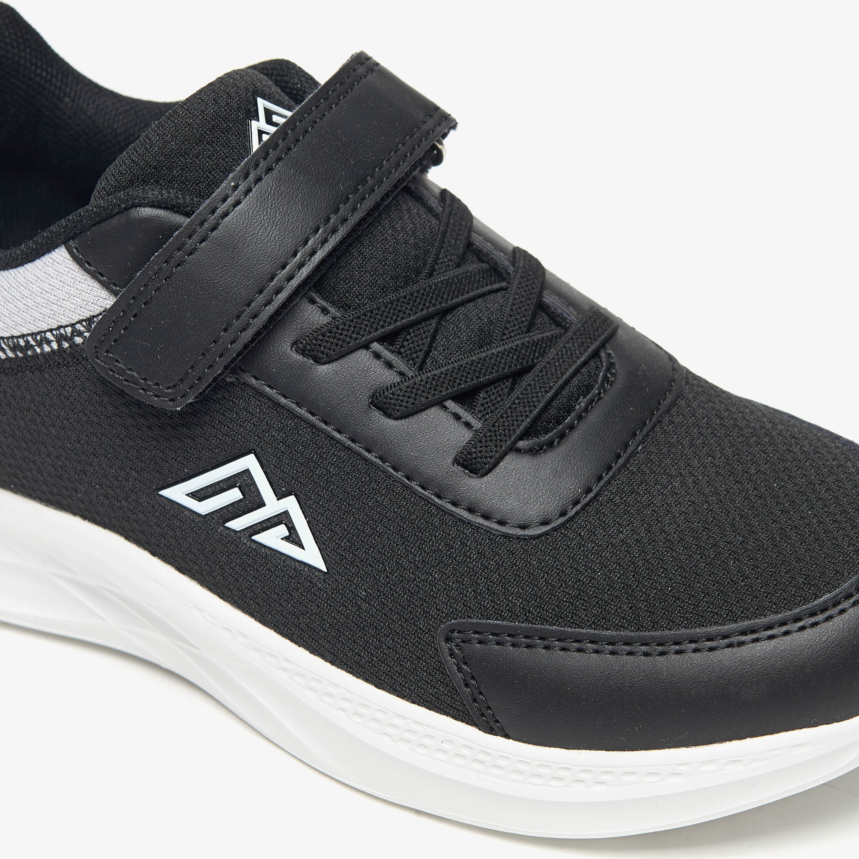 حذاء رياضي بألواح وشريط إغلاق من أوكلان من شو إكسبريس-sports-boys-shoes-image-5