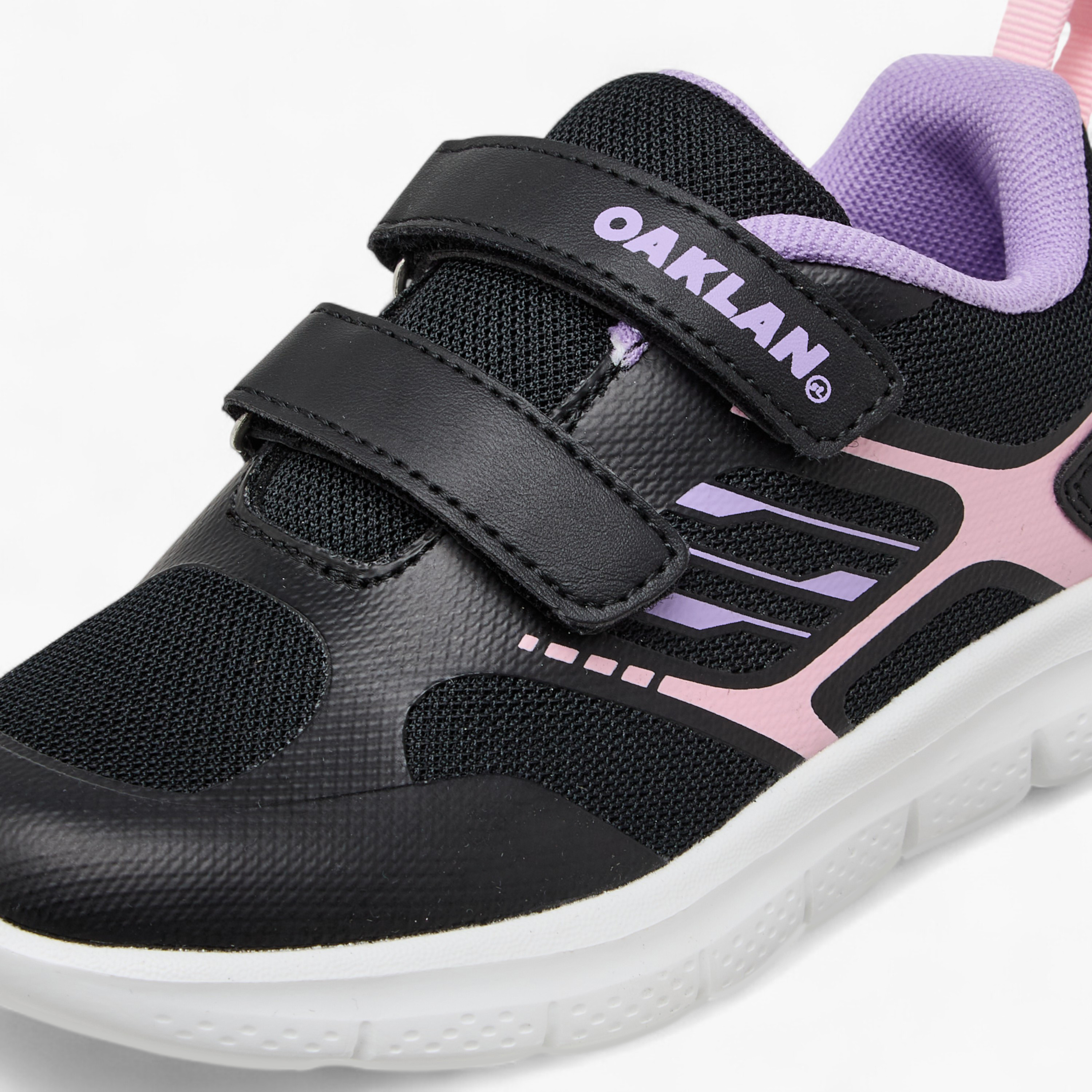 حذاء رياضي بطبعات شعار وشريط إغلاق من أوكلان من شو إكسبريس-girls-shoes-sports-image-4