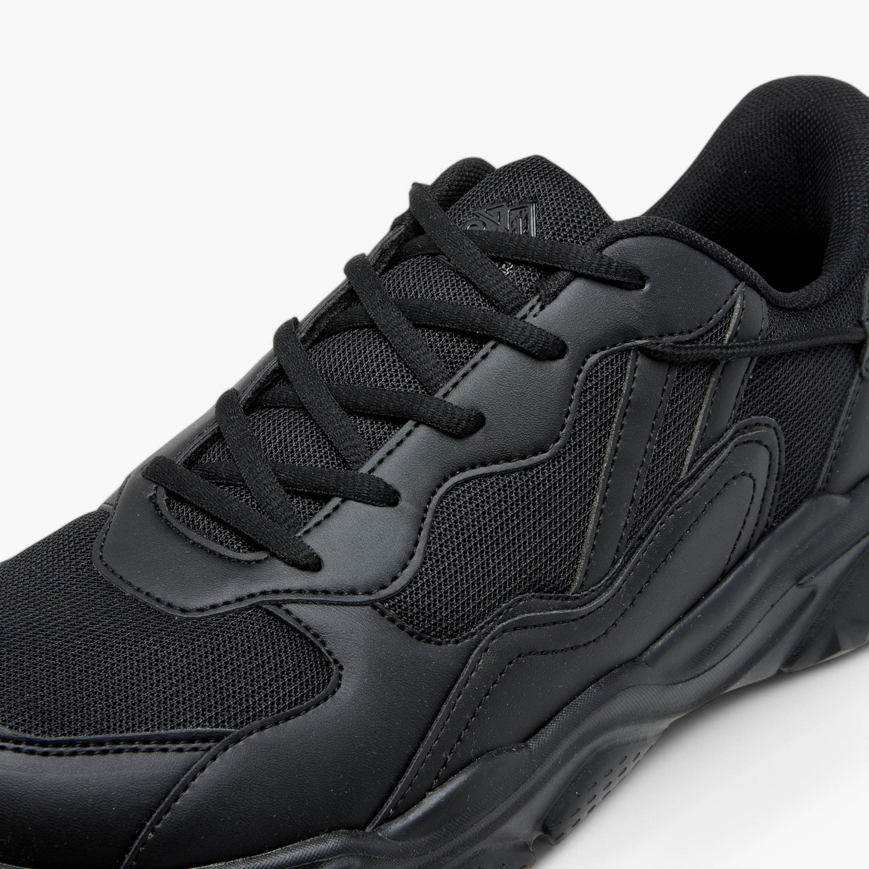 حذاء رياضي بألواح ورباط إغلاق وألسنة سحب من أوكلان من شو إكسبريس-sports-men-shoes-image-4