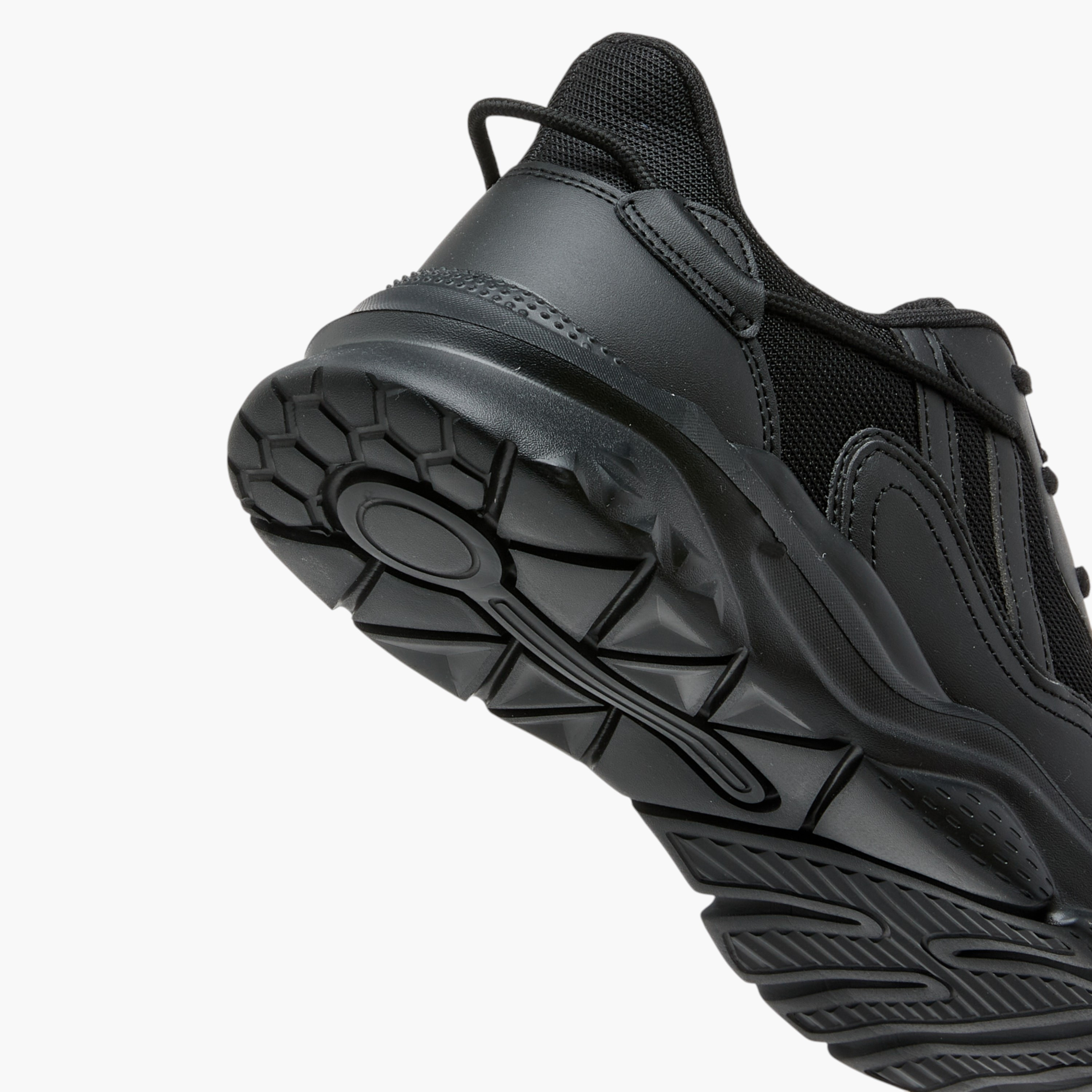 حذاء رياضي بألواح ورباط إغلاق وألسنة سحب من أوكلان من شو إكسبريس-sports-men-shoes-image-5