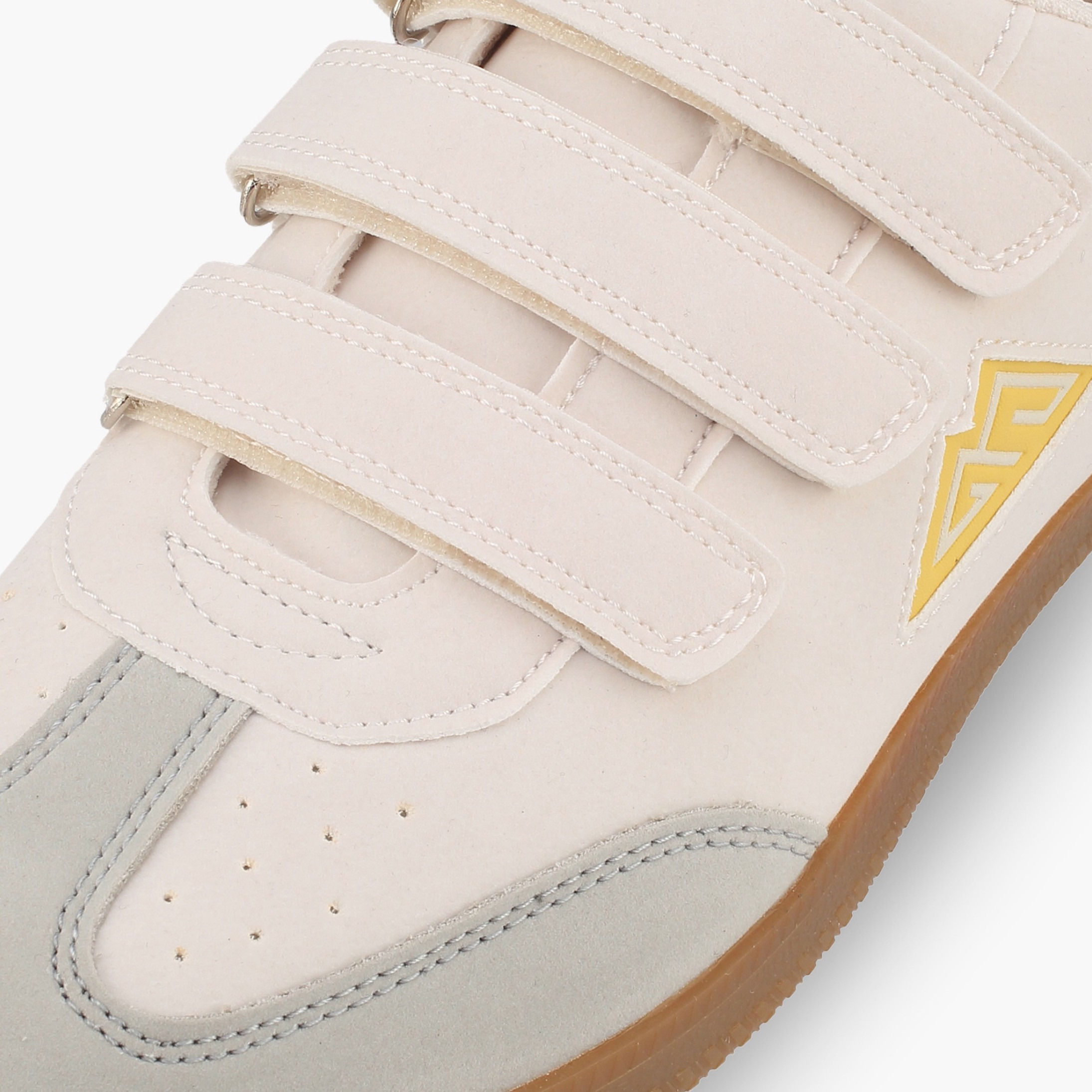 حذاء سنيكرز للكاحل بشريط إغلاق لاصق للنساء من أوكلان من شو إكسبريس-women-shoes-sneakers-image-4