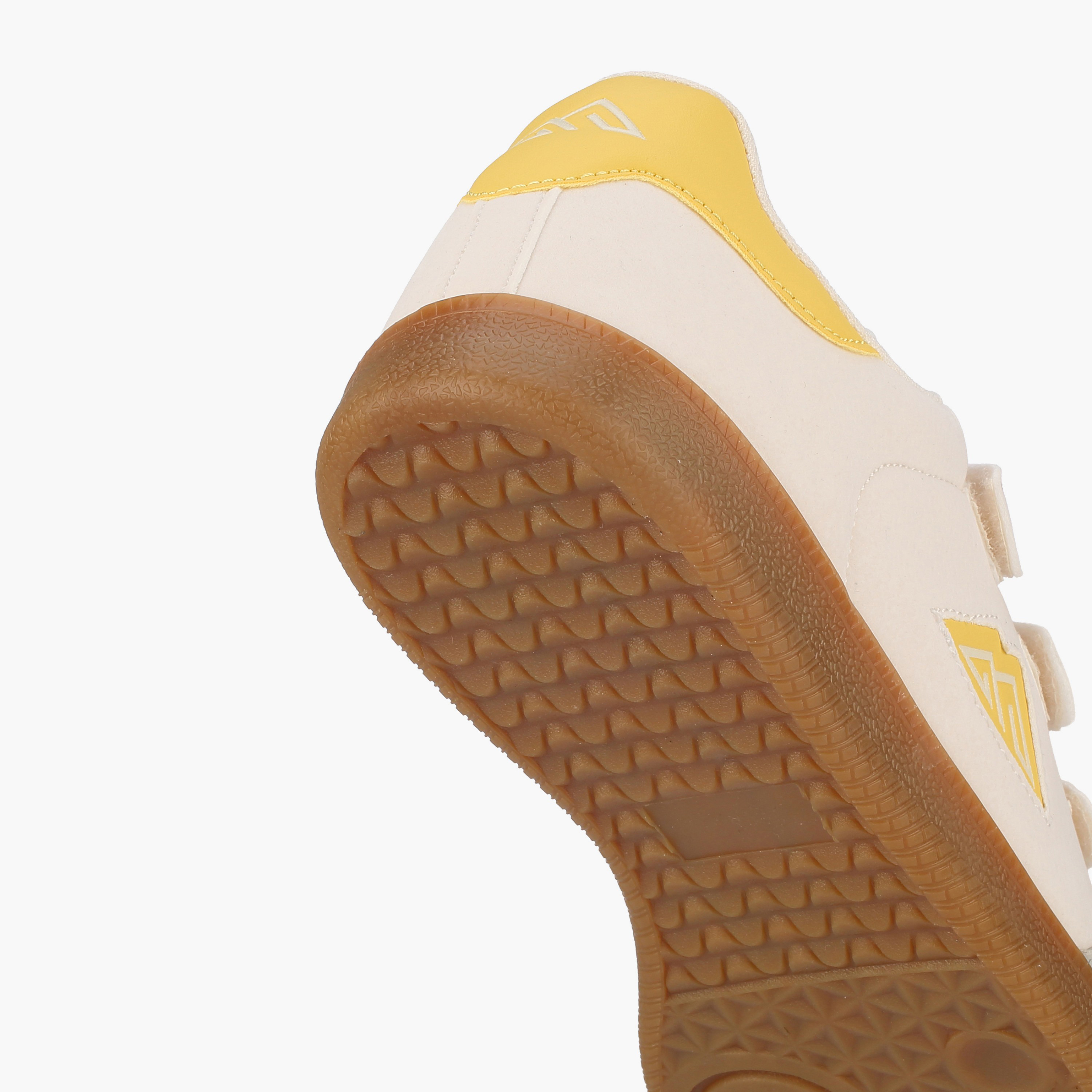 حذاء سنيكرز للكاحل بشريط إغلاق لاصق للنساء من أوكلان من شو إكسبريس-women-shoes-sneakers-image-5