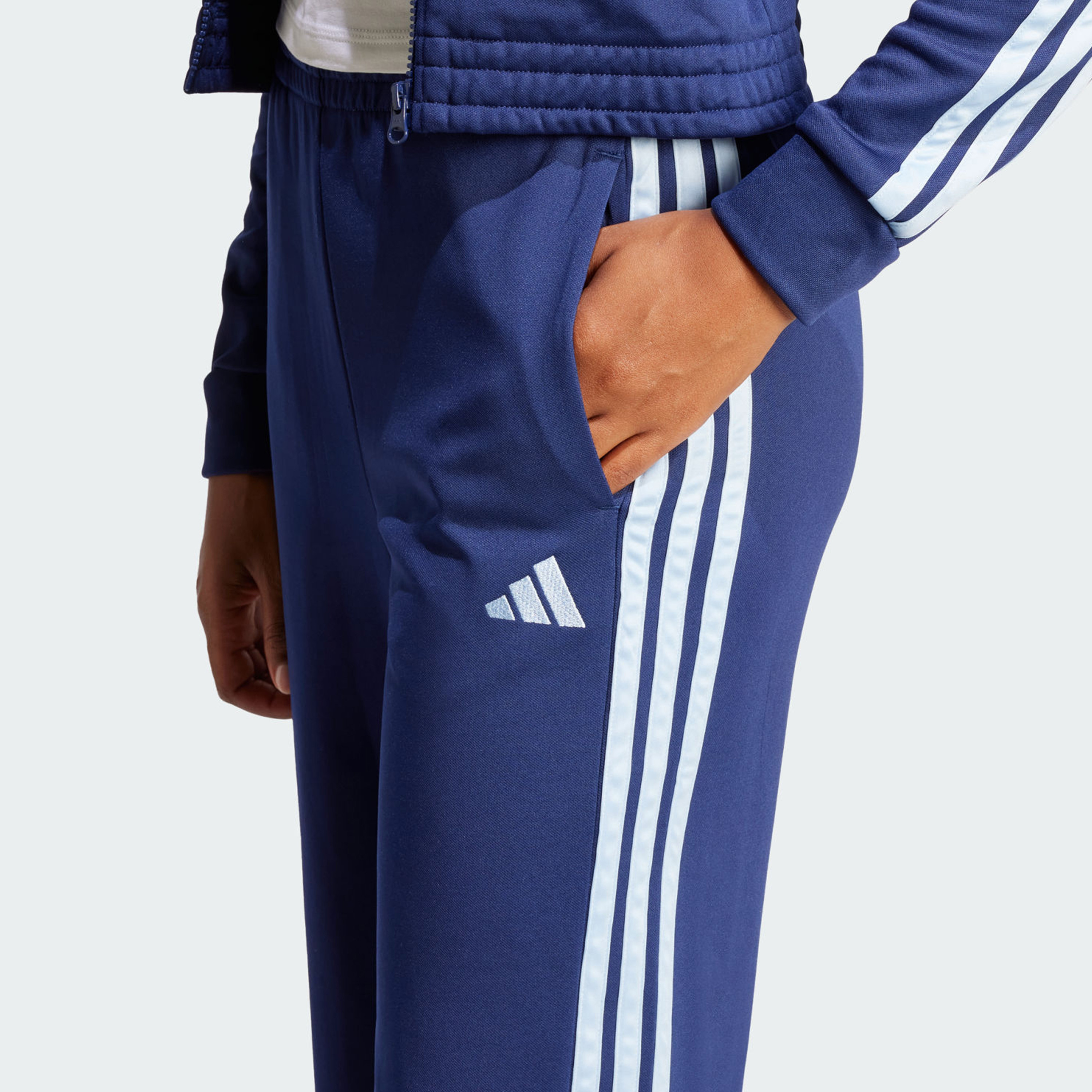 أديداس - بدلة رياضية نسائية تيم سبورت JD2673 | OE-women-clothing-sportswearandactivewear-trackpantsandtracksuits-image-4