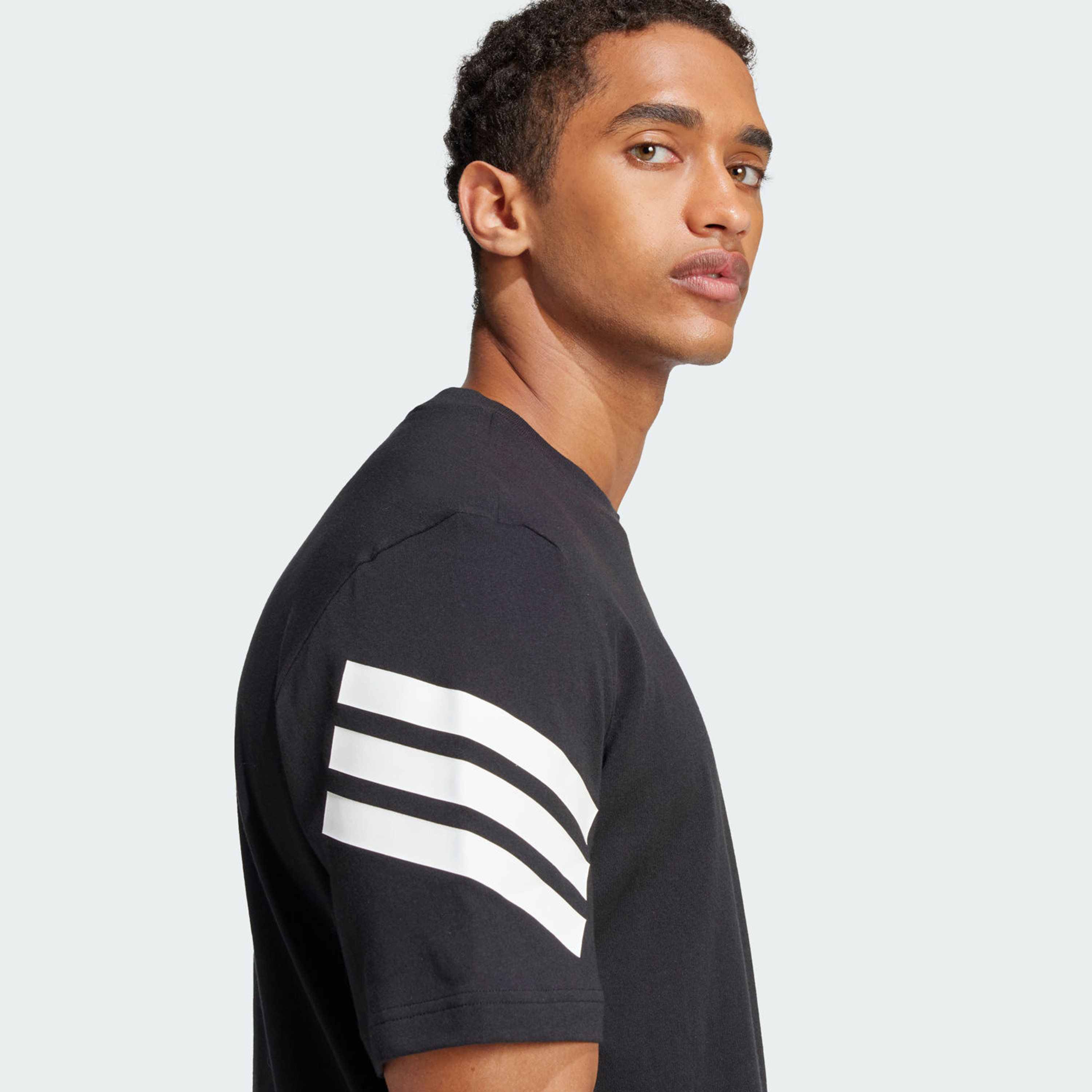 أديداس - تيشيرت فيوتشر أيكونز 3-خطوط للرجال | OE-men-clothing-sportswearandactivewear-tshirtsandpolos-image-4