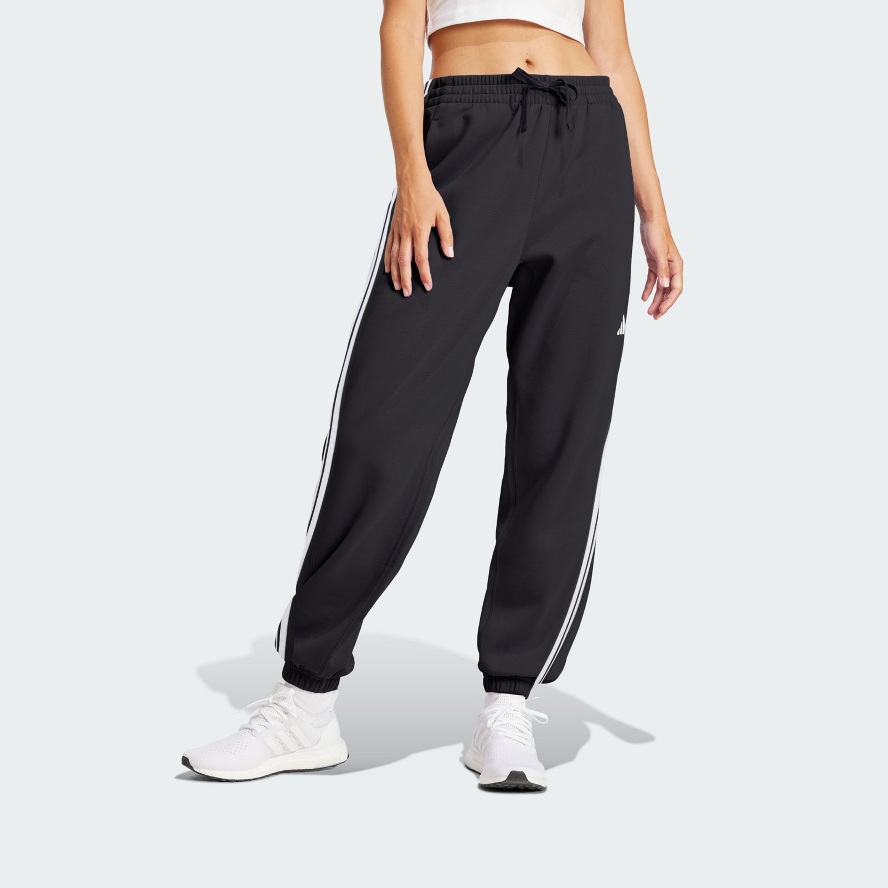 أديداس - بنطال رياضي نسائي إسينشالز بثلاثة خطوط من قماش تيري الفرنسي | OE-women-clothing-bottoms-joggers-image-1