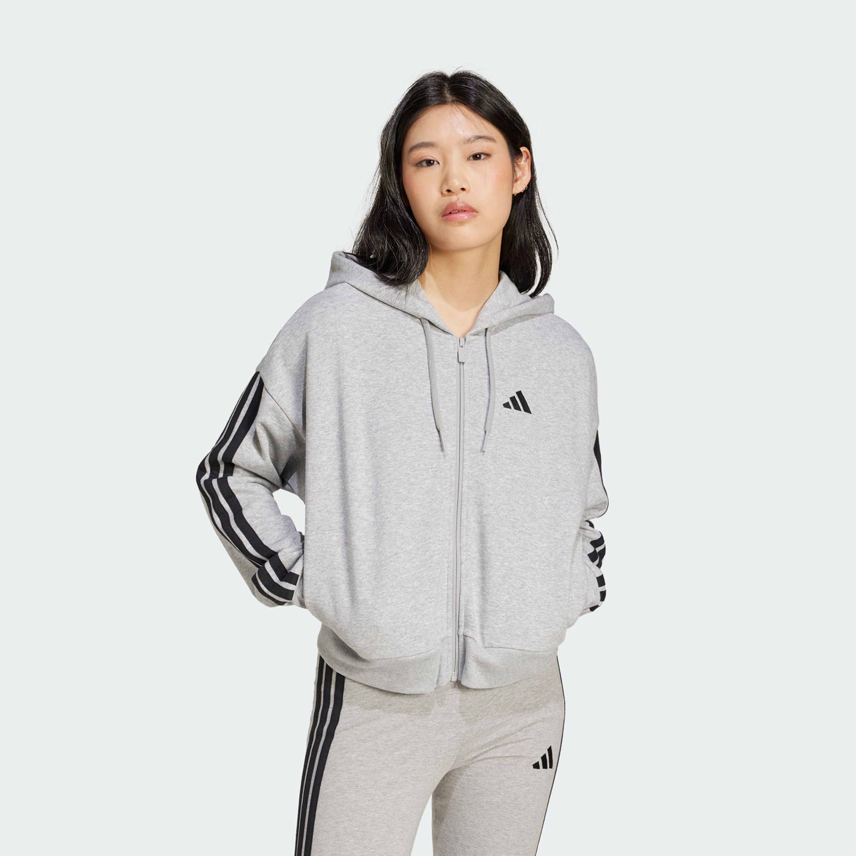 أديداس - هودي نسائي إسينشالز بثلاثة خطوط تيري فرنسي بسحاب كامل | OE-sports-women-clothing-hoodiesandsweatshirts-image-2
