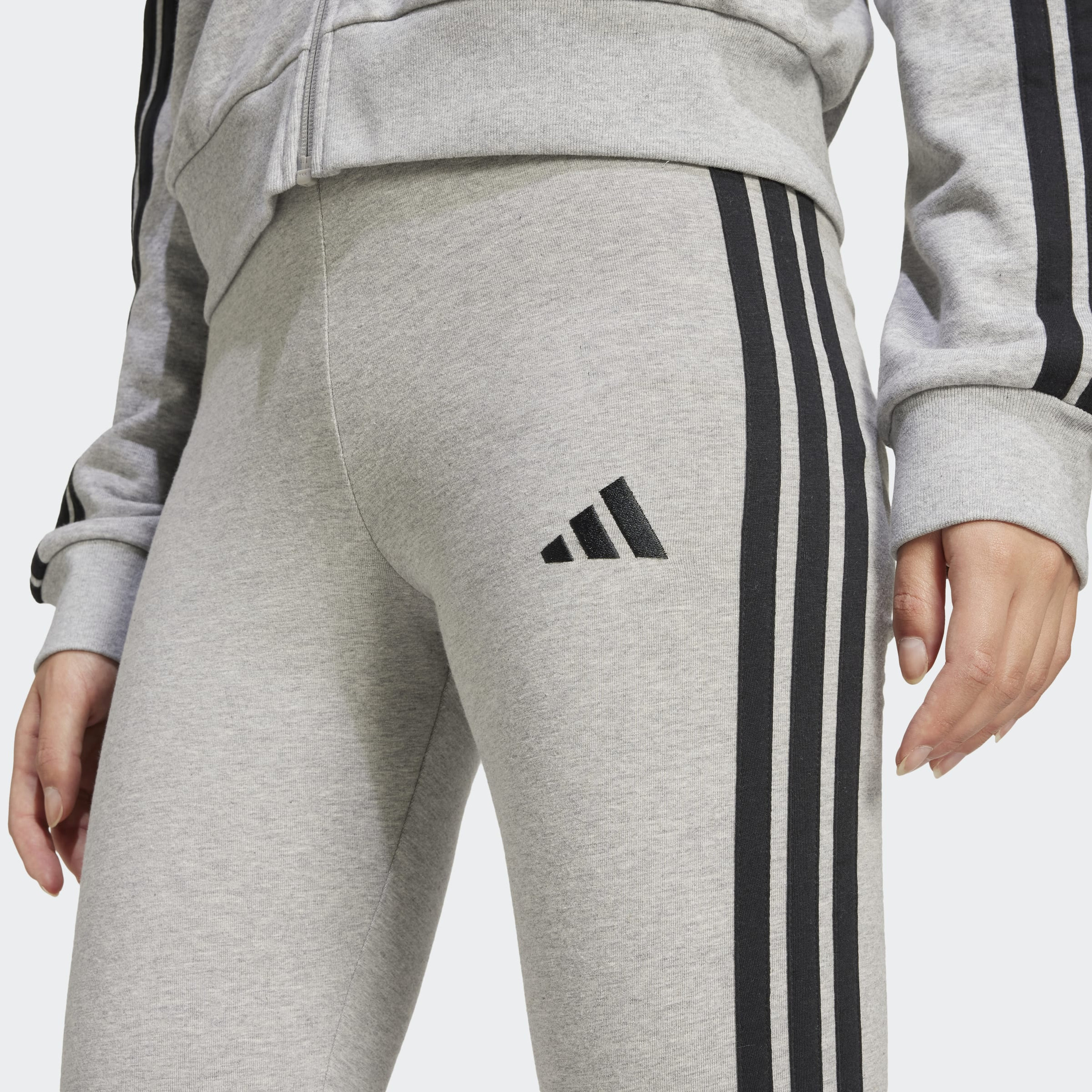 أديداس - ليجنز قطني نسائي إسينشالز بثلاثة خطوط JE0067 | OE-women-clothing-sportswearandactivewear-bottoms-leggings-image-11