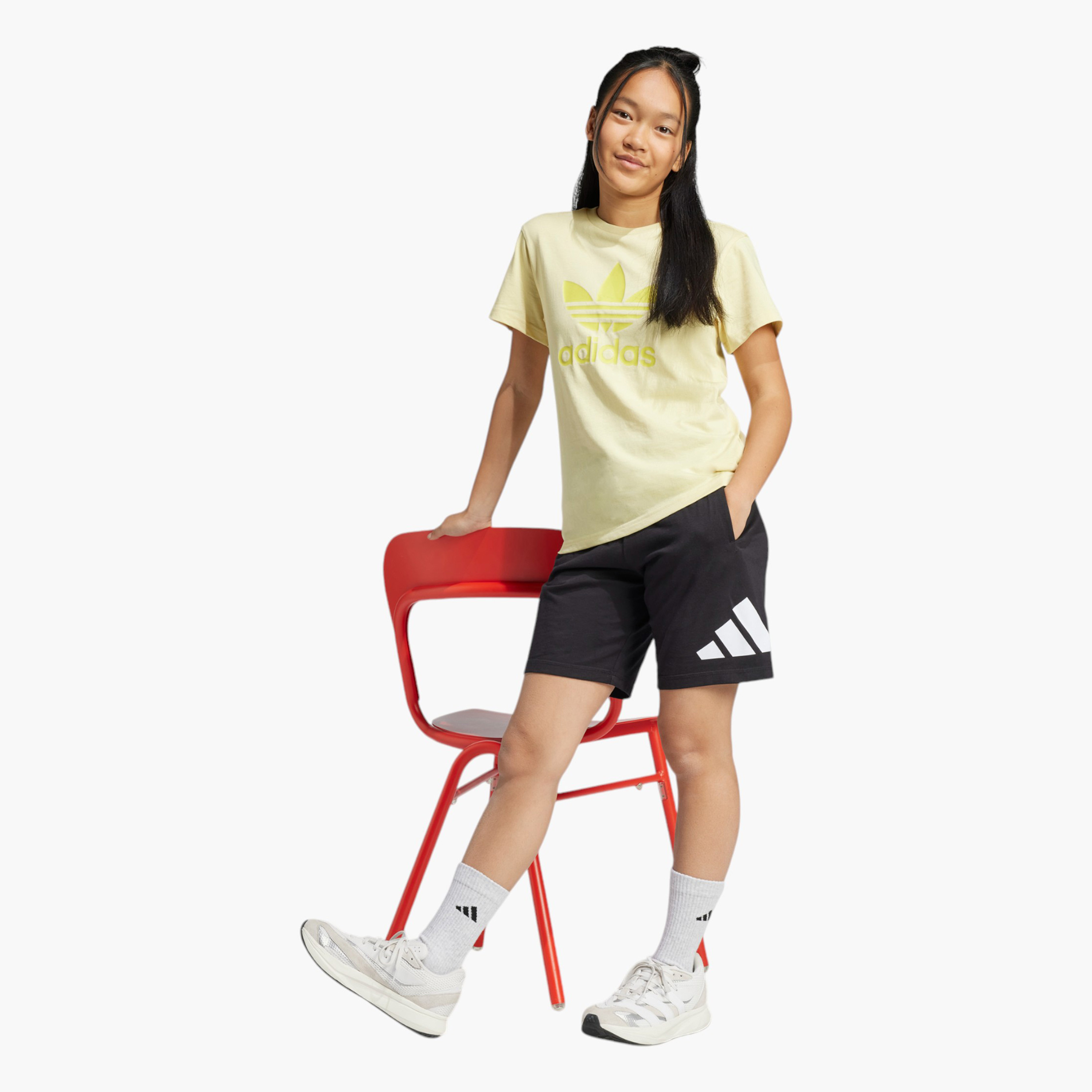 شورت برباط إغلاق وطبعات شعار من أديداس-sports-boys-clothing-bottoms-shorts-image-3