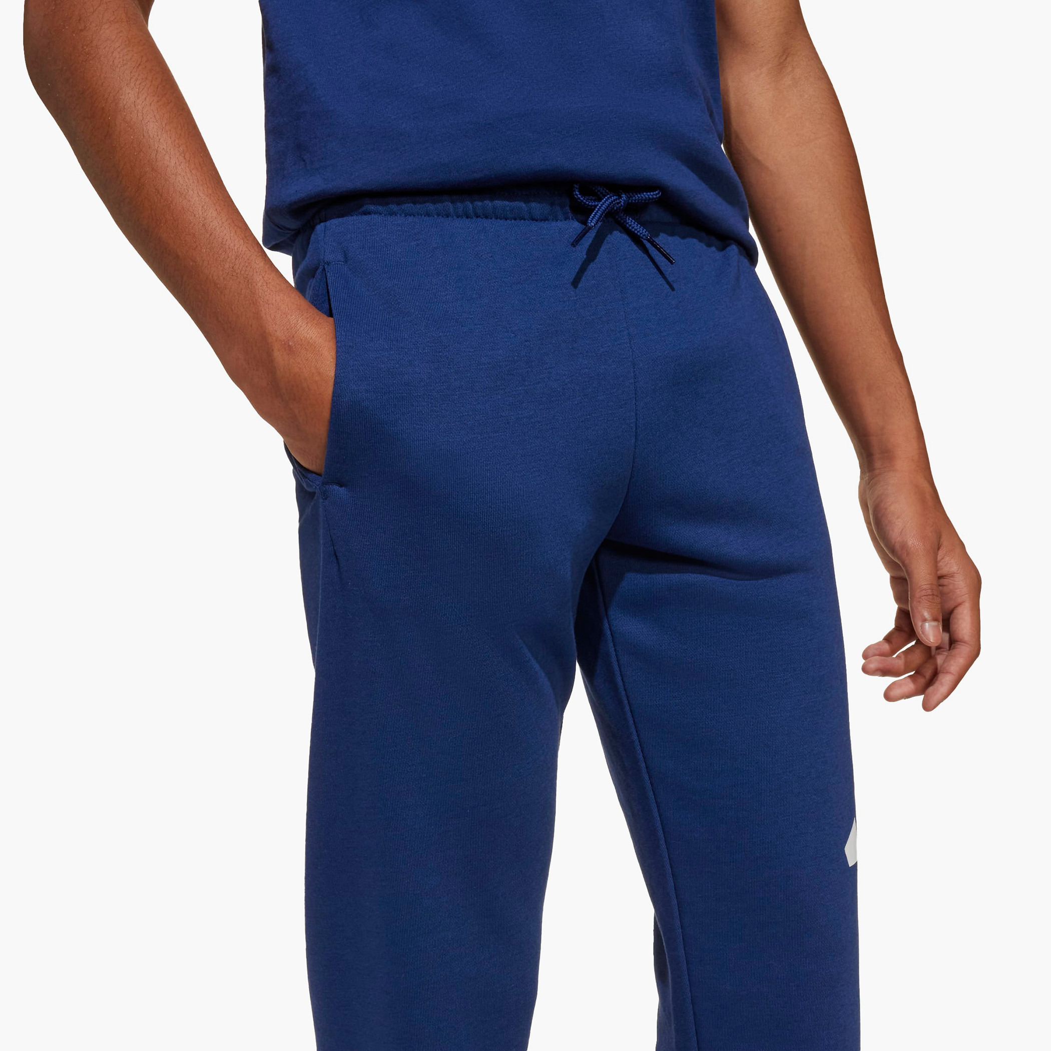 بنطلون رياضي بخصر مطاطي ورباط وطبعات شعار من أديداس-boys-clothing-bottoms-joggersandtrackpants-image-5